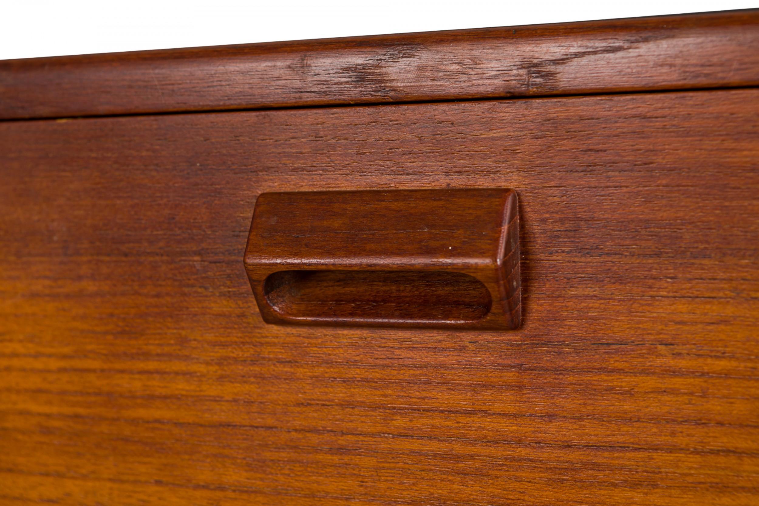 Cassettiera a otto cassetti in teak danese di Børge Mogensen in vendita 5