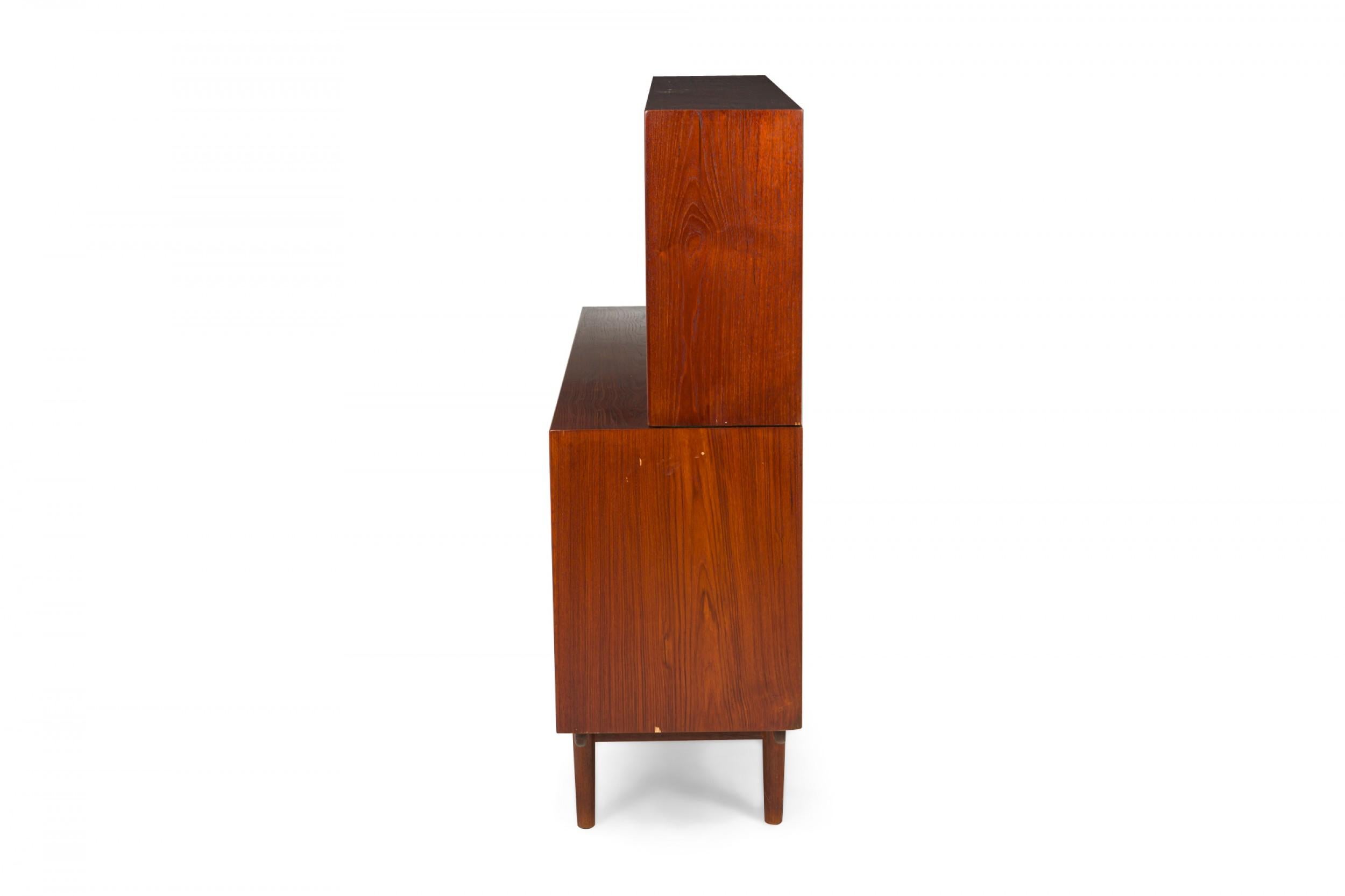 Mid-Century moderno Børge Mogensen, mobile da portata in teak danese / Portavivande in vendita