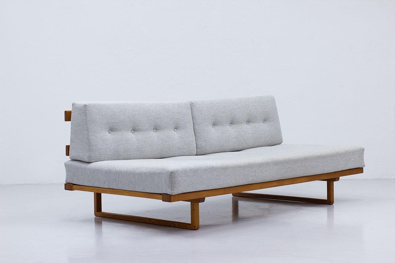 Børge Mogensen Daybed 4312 of Oak and Wool by Fredericia Stolefabrik, Denmark In Good Condition In Stockholm, SE