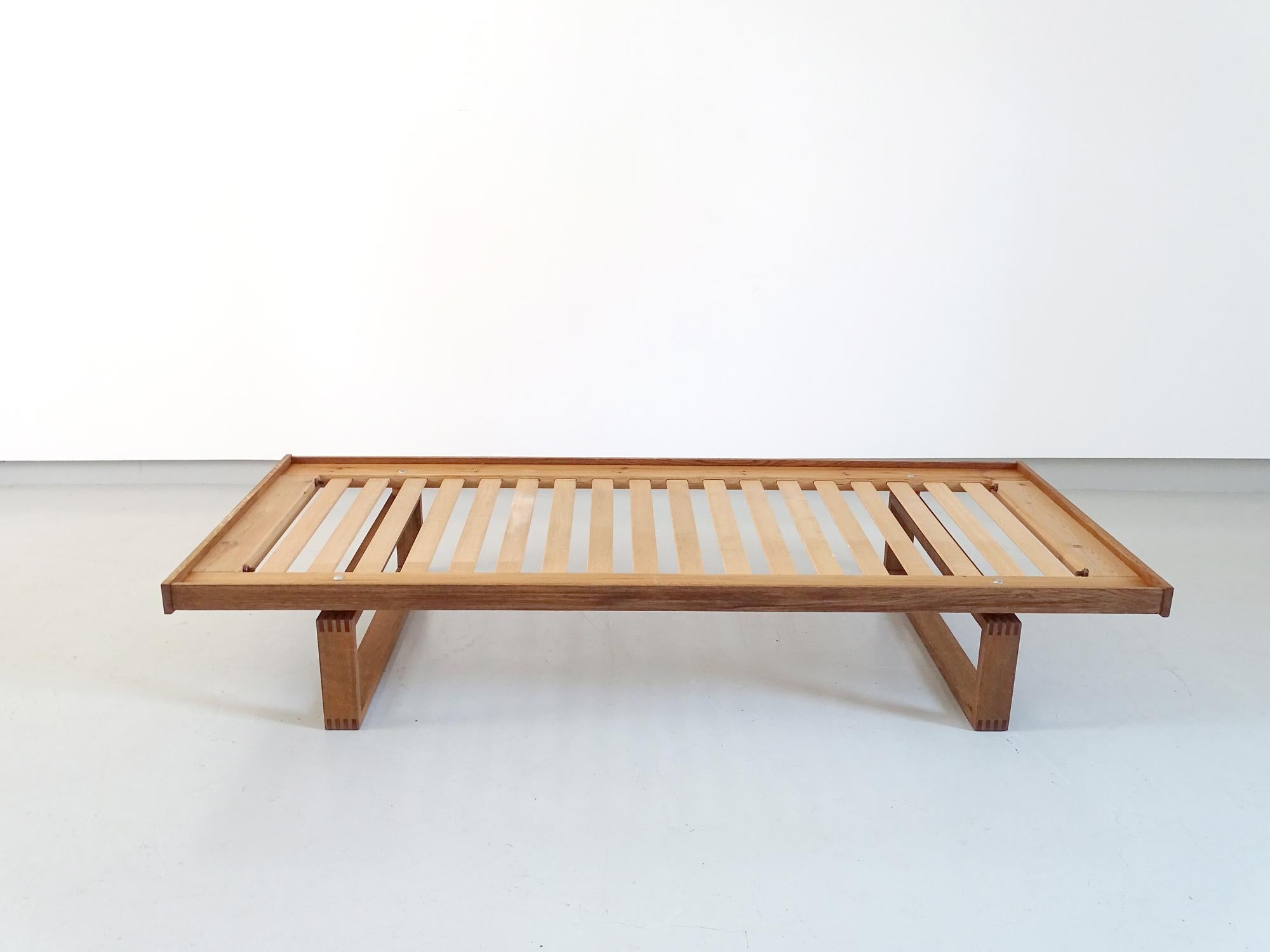 Børge Mogensen Daybed in Oak and Leather for Fredericia, Denmark, 1962 7