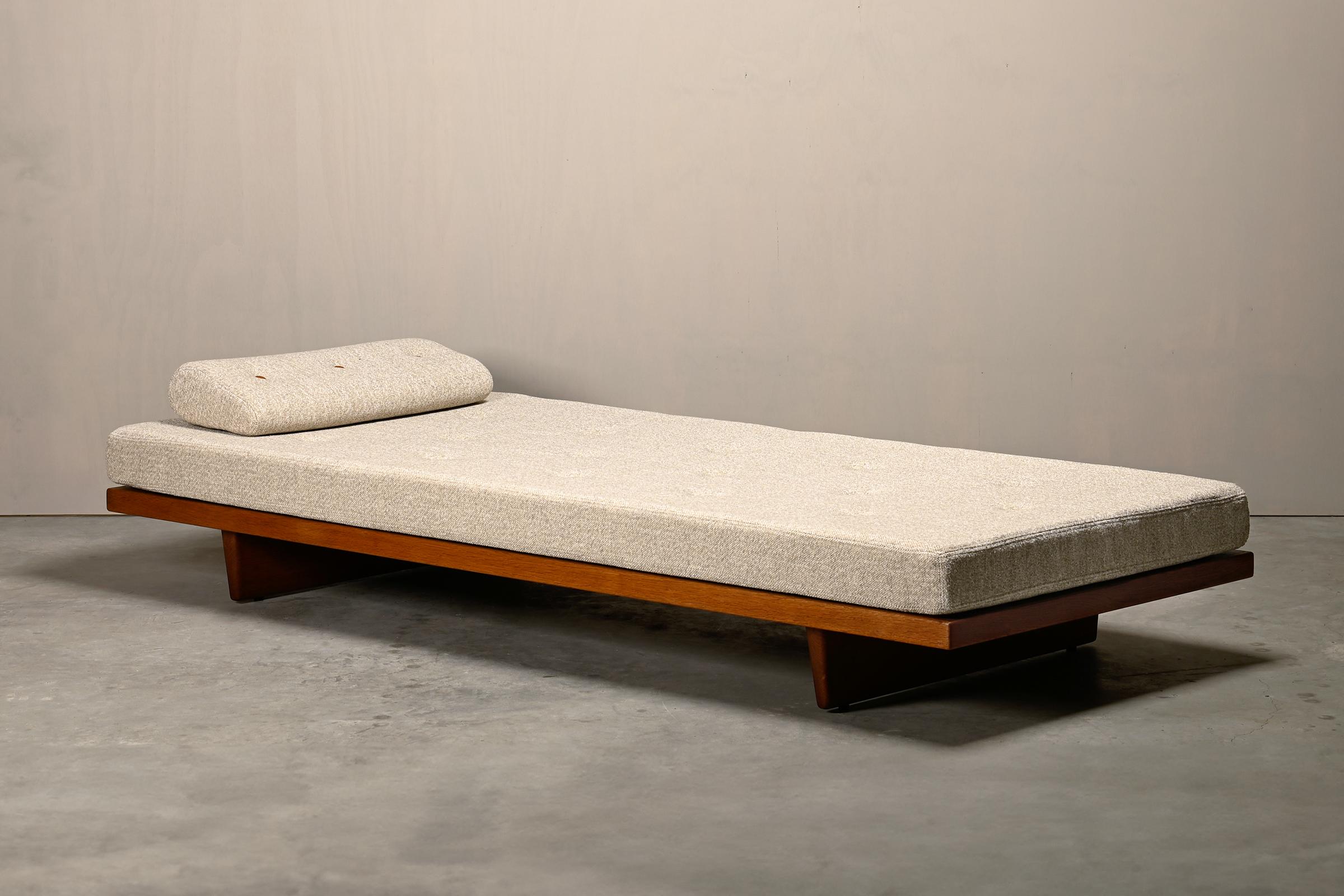 Monumental Scandinavian modern daybed designed by Børge Mogensen for Fredericia Stolefabrik, Denmark. Oak veneered frame with solid oak edges and tapered base. The frame is in very good vintage condition with some traces of use and refinished with