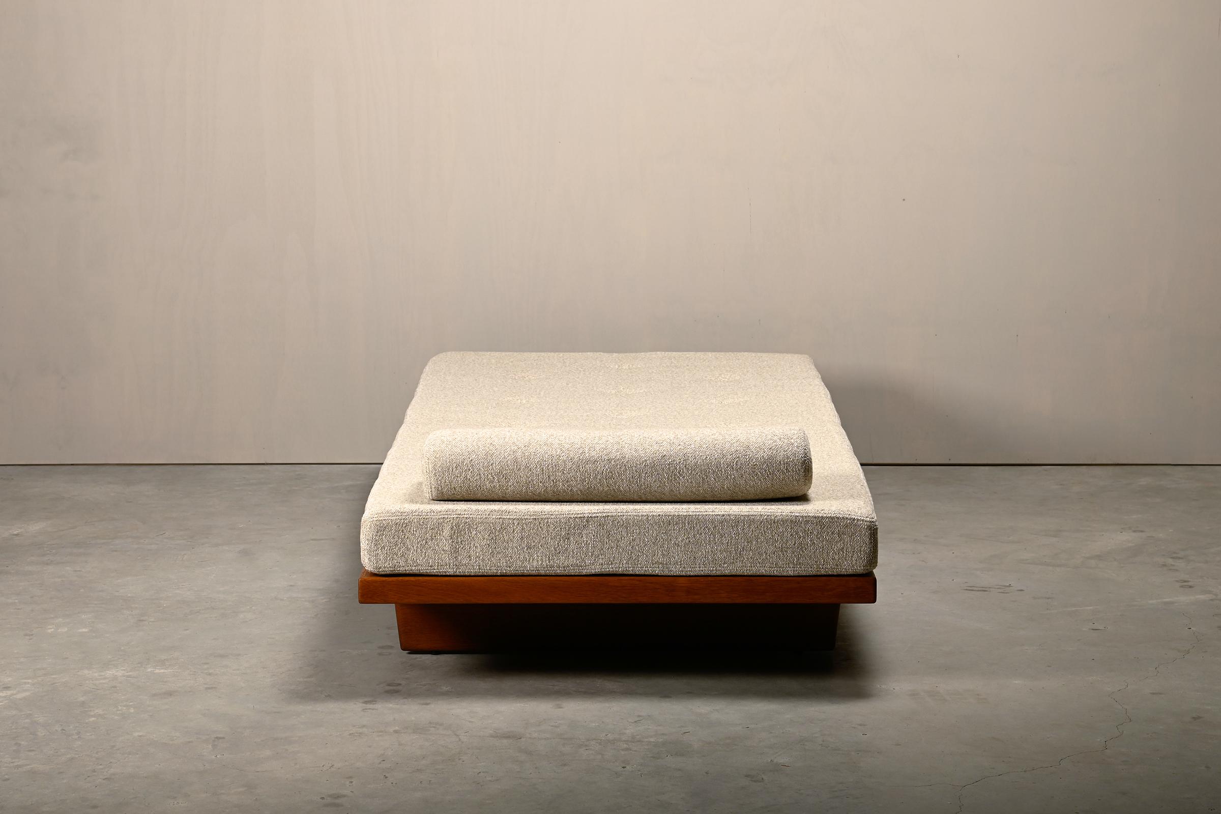 Børge Mogensen daybed in oak and natural mixed fabric for Fredericia Stolefabrik In Good Condition In Amsterdam, NL