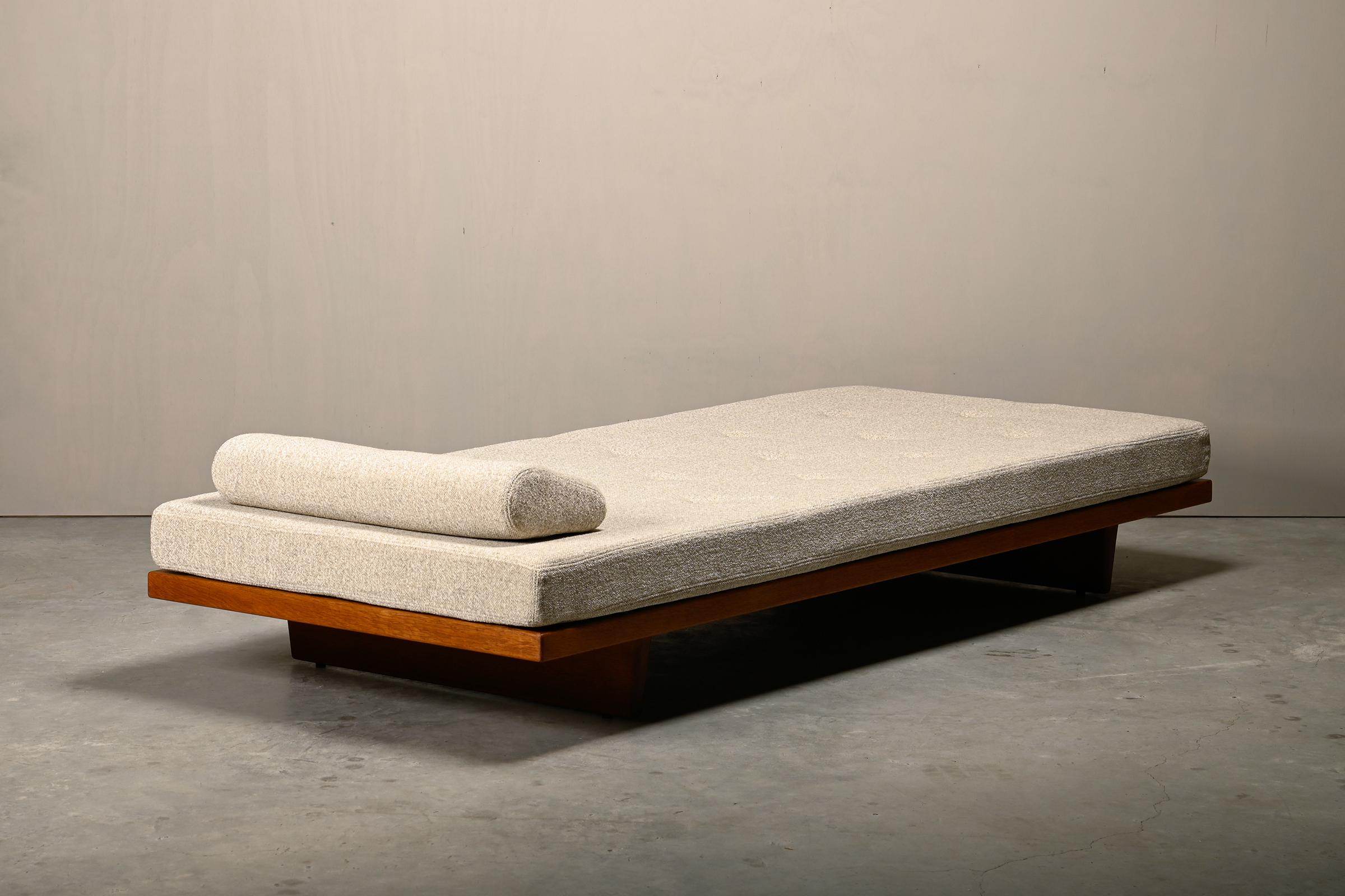 Mid-20th Century Børge Mogensen daybed in oak and natural mixed fabric for Fredericia Stolefabrik