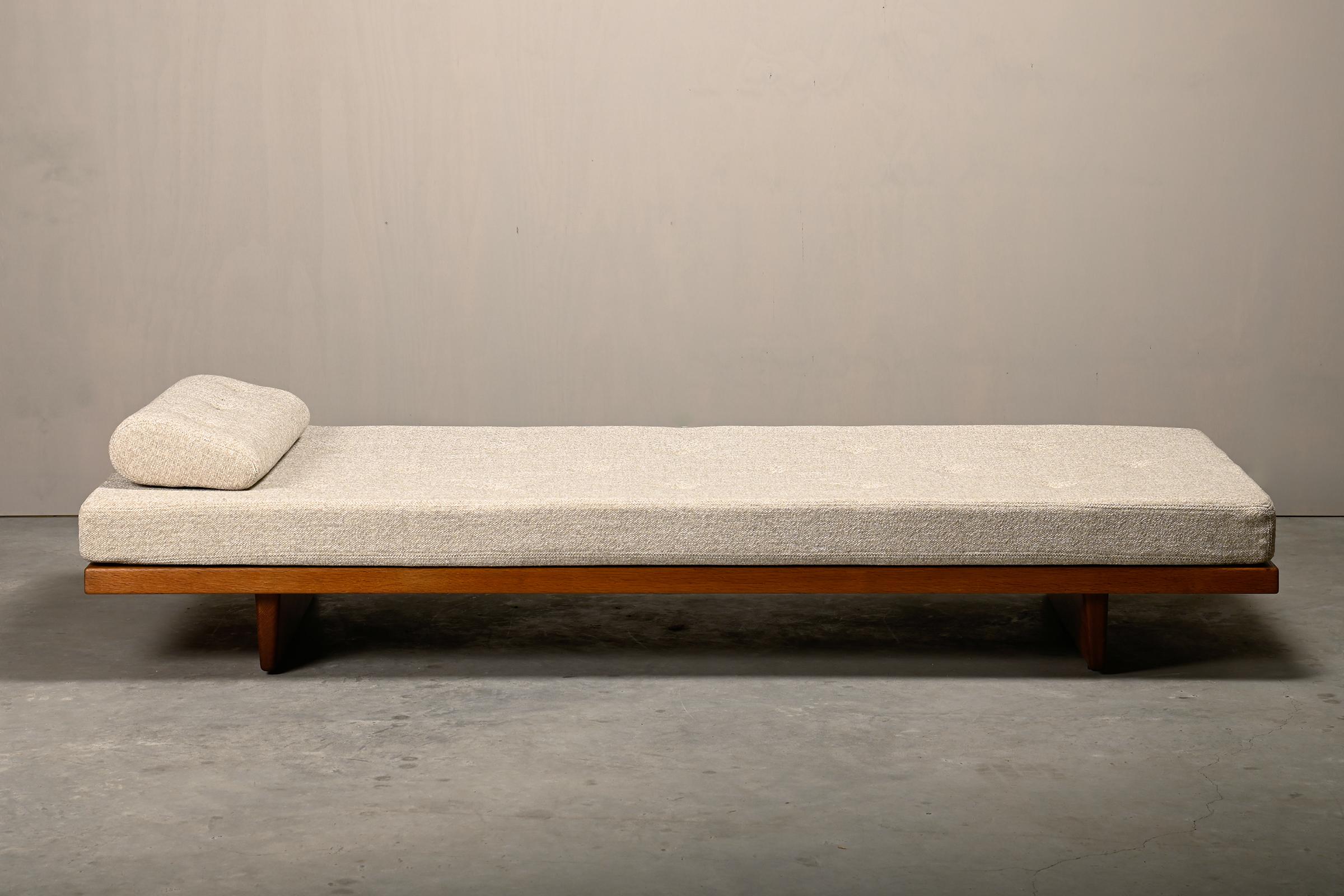 Leather Børge Mogensen daybed in oak and natural mixed fabric for Fredericia Stolefabrik