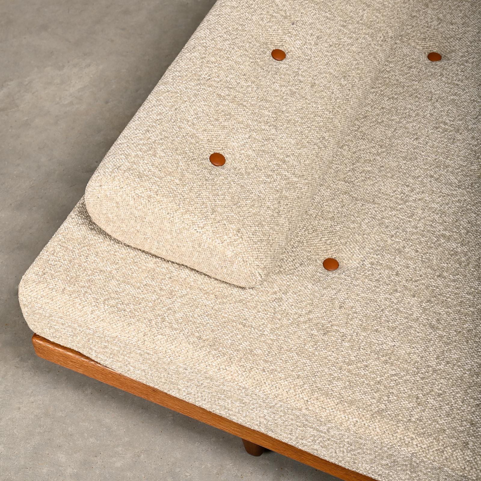 Børge Mogensen daybed in oak and natural mixed fabric for Fredericia Stolefabrik 2