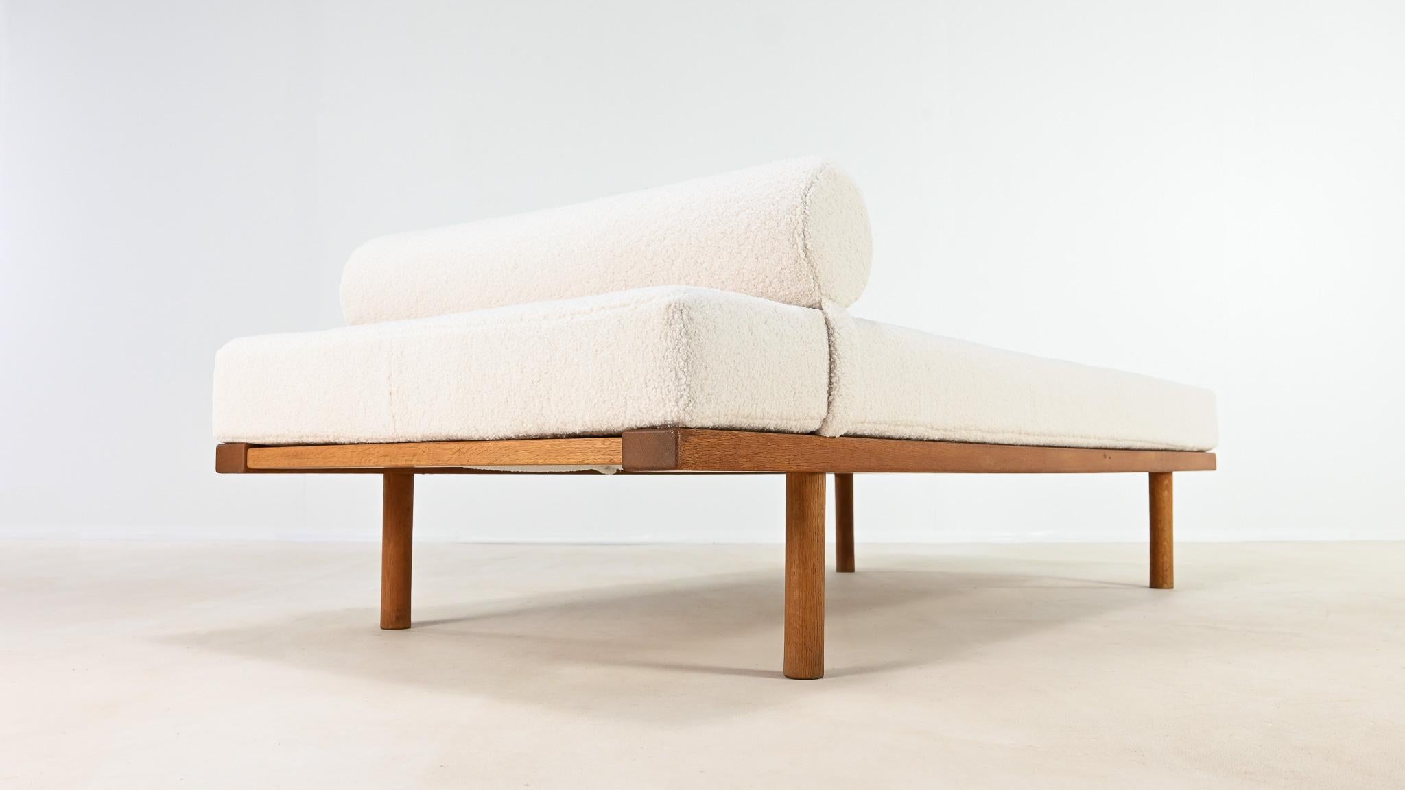 Børge Mogensen, Daybed Model 190 for Fredericia Stolefabrik. Denmark, C.1950 For Sale 5