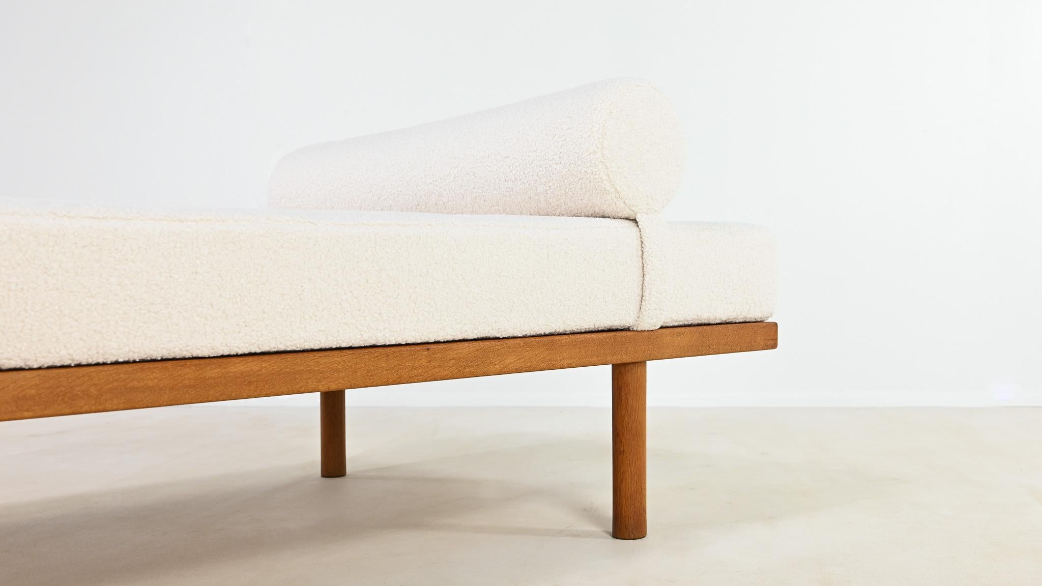 Fabric Børge Mogensen, Daybed Model 190 for Fredericia Stolefabrik. Denmark, C.1950 For Sale
