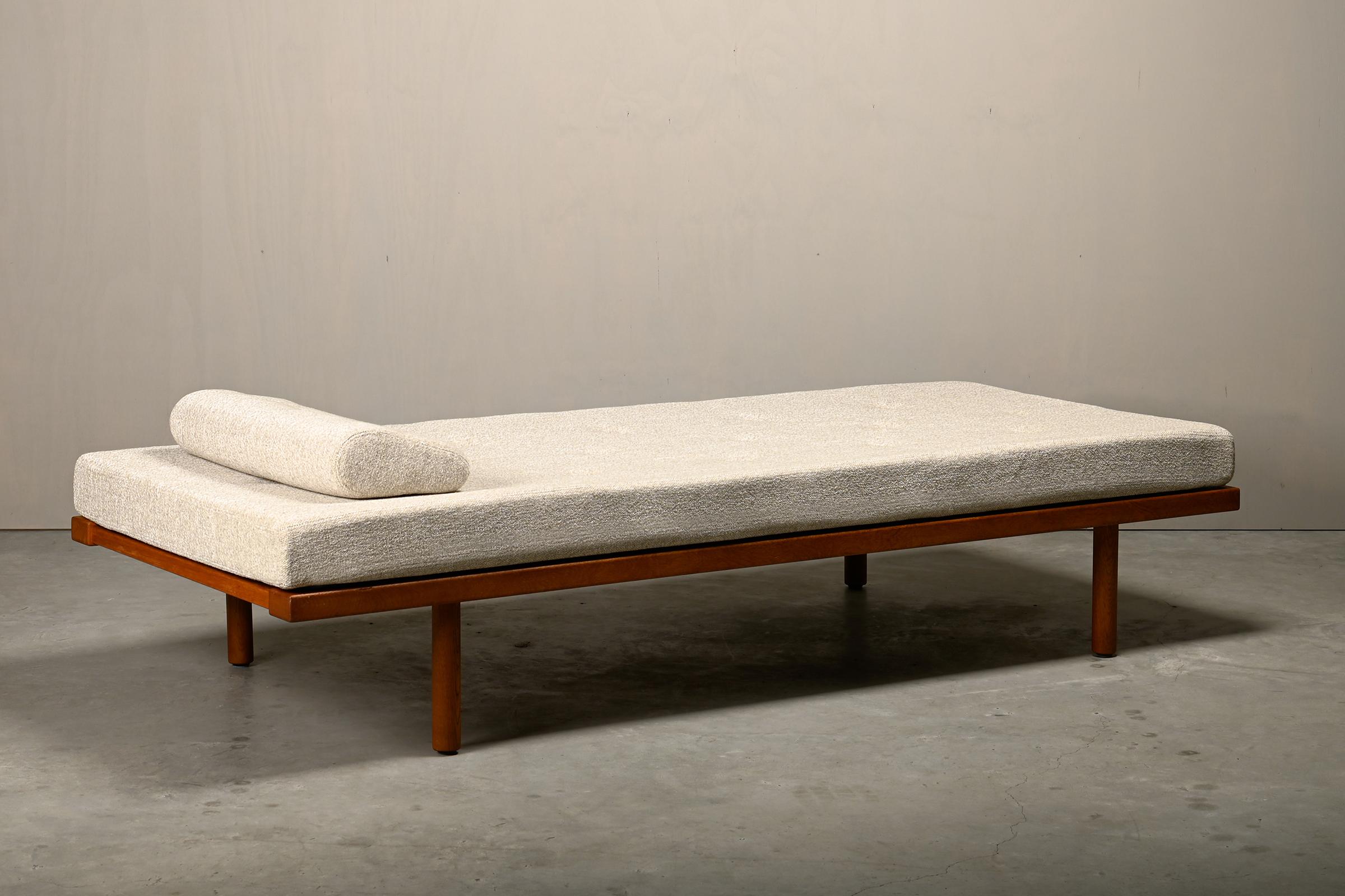 Danish Børge Mogensen daybed Model 190 oak and natural fabric, Fredericia Stolefabrik
