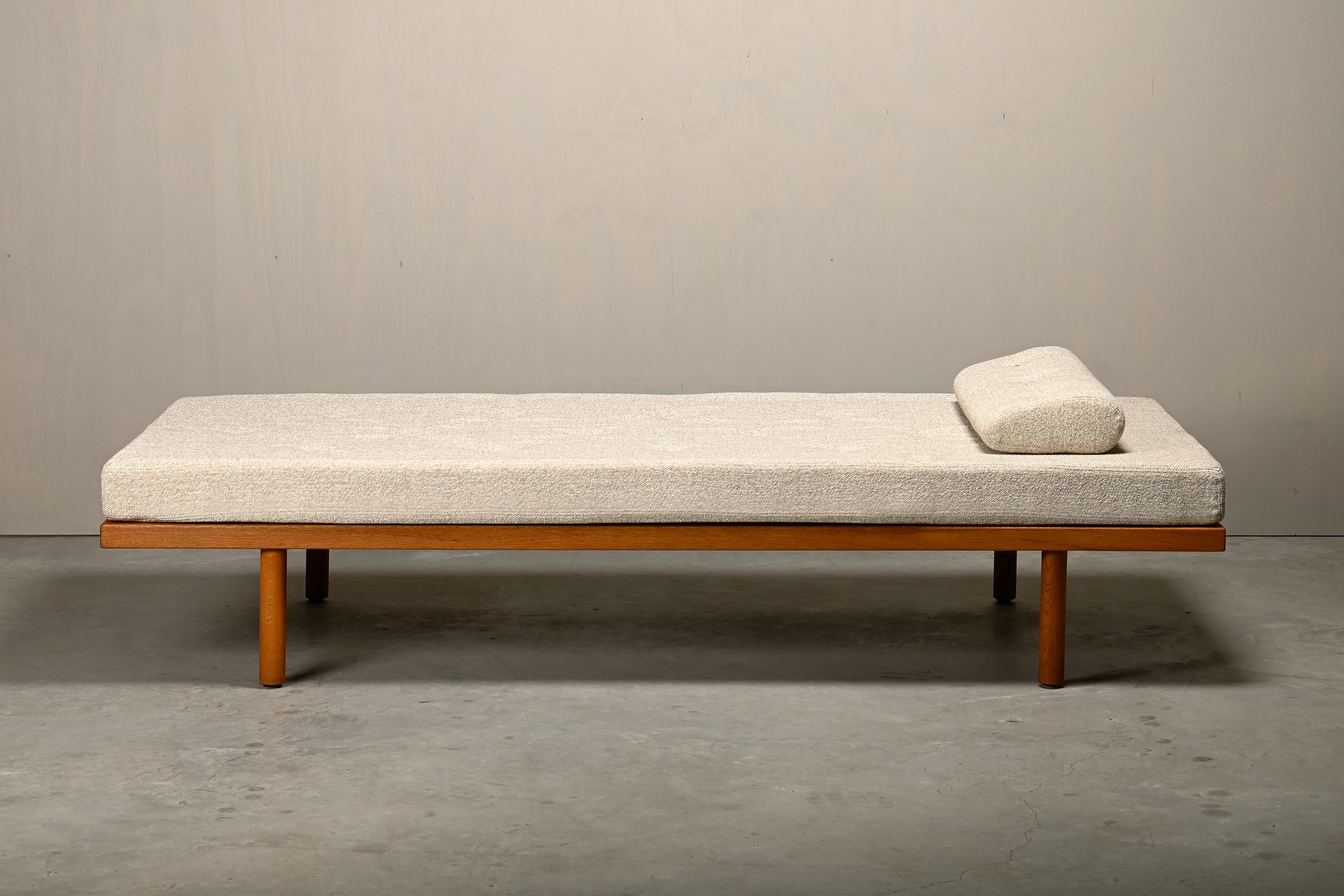 Leather Børge Mogensen daybed Model 190 oak and natural fabric, Fredericia Stolefabrik