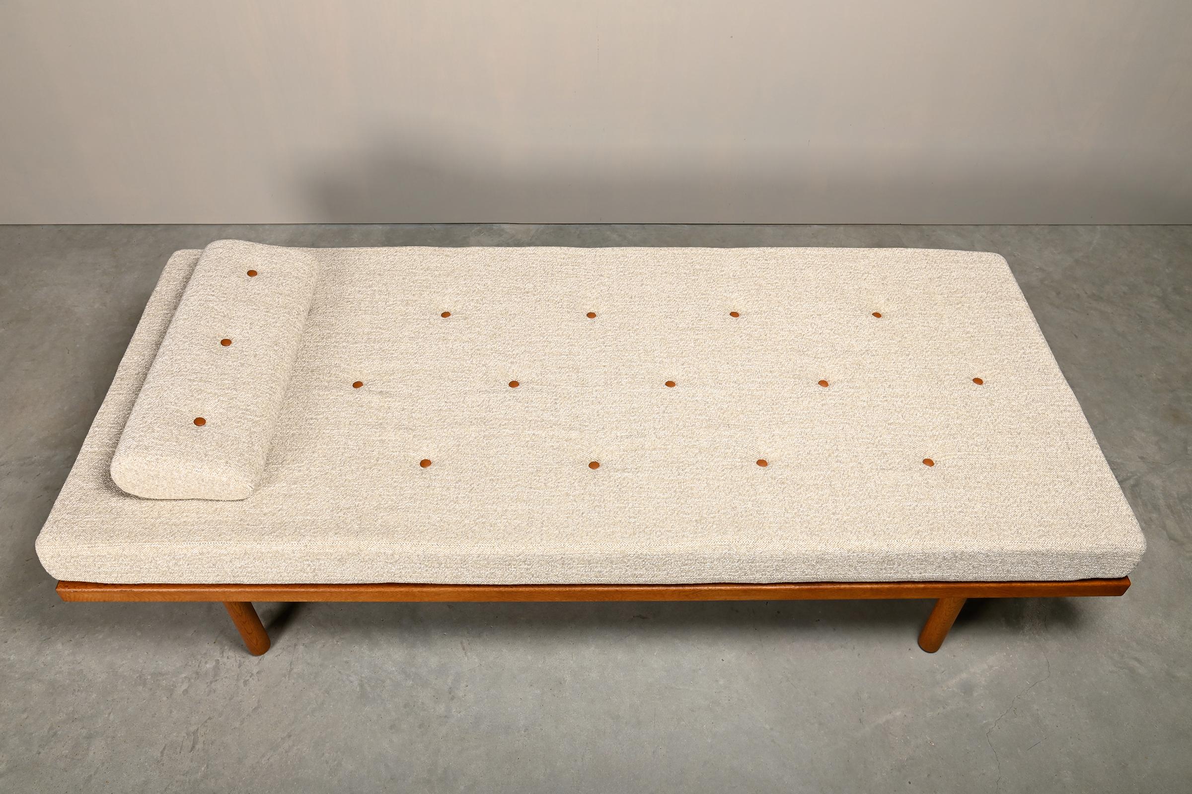 Børge Mogensen daybed Model 190 oak and natural fabric, Fredericia Stolefabrik 1