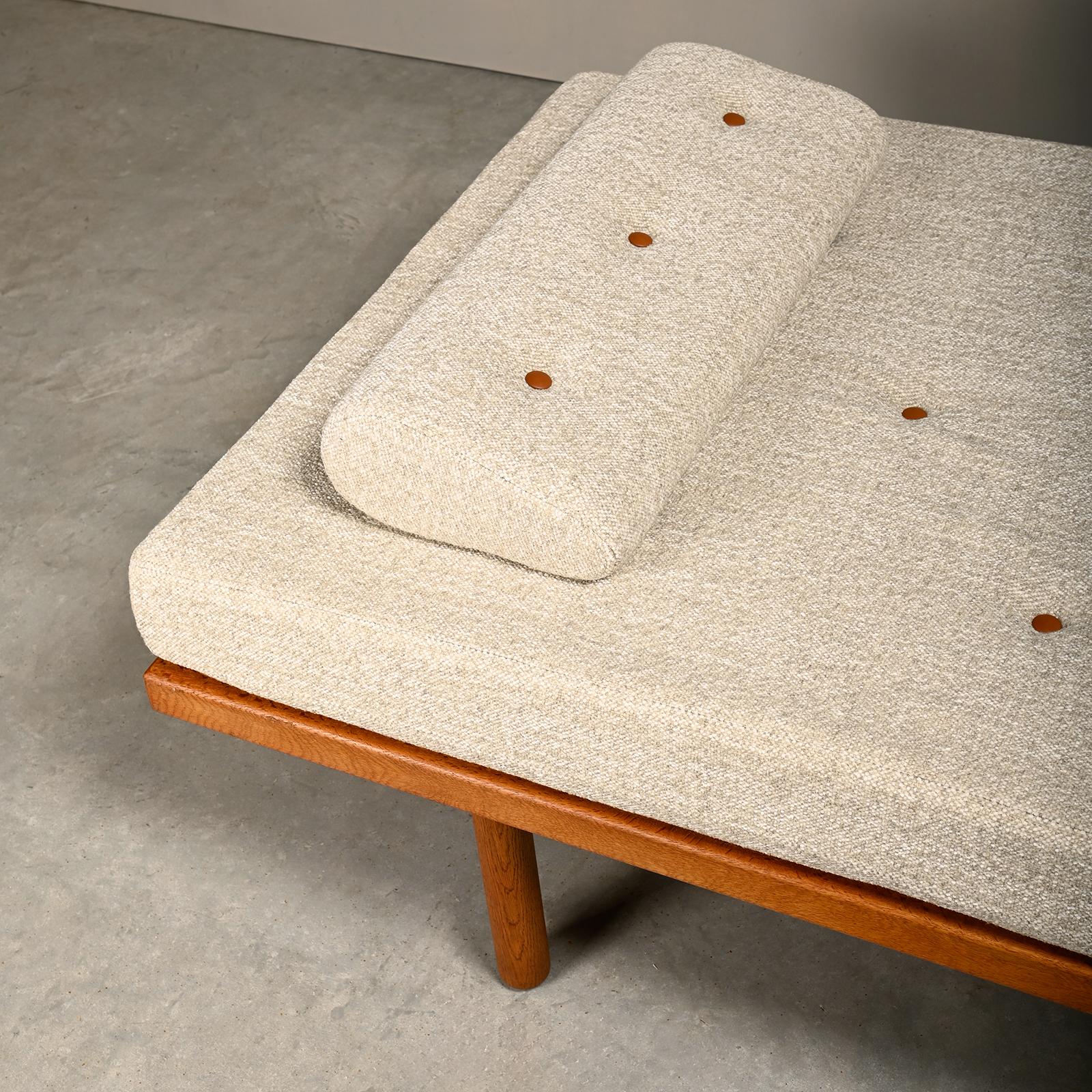 Børge Mogensen daybed Model 190 oak and natural fabric, Fredericia Stolefabrik 2