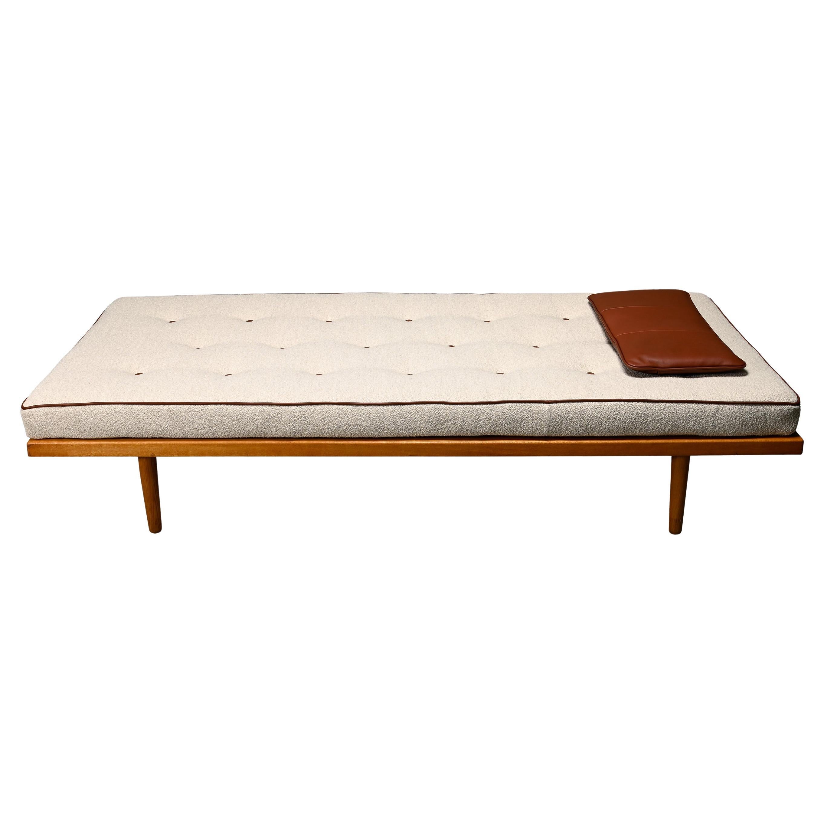 Børge Mogensen daybed Model 190 oak, bouclé and leather, Fredericia Stolefabrik