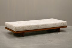 Børge Mogensen Daybed, Eiche und mandelfarbener Stoff für Fredericia Stolefabrik