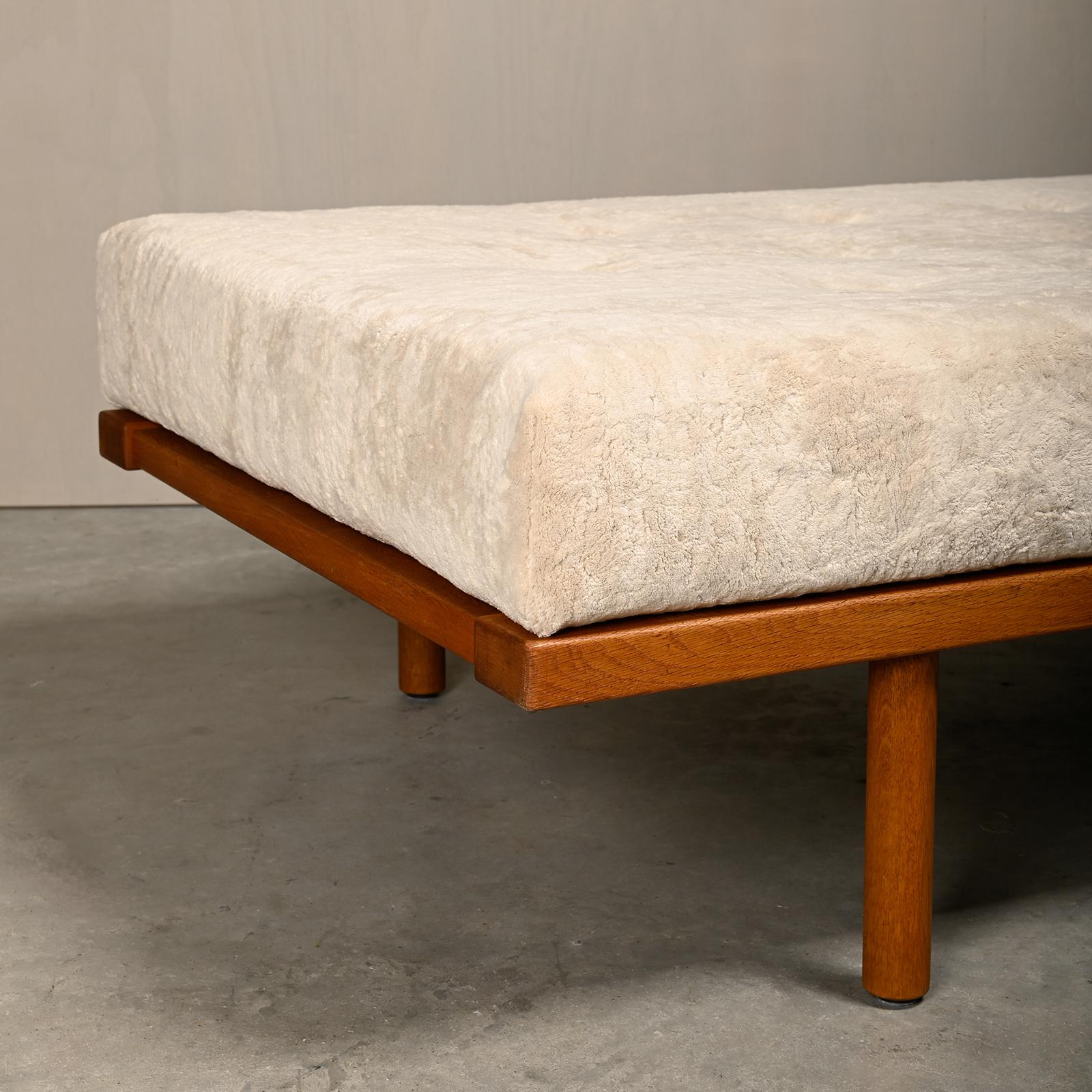 Børge Mogensen Daybed Oak and Almond colored fabric, Fredericia Stolefabrik 6