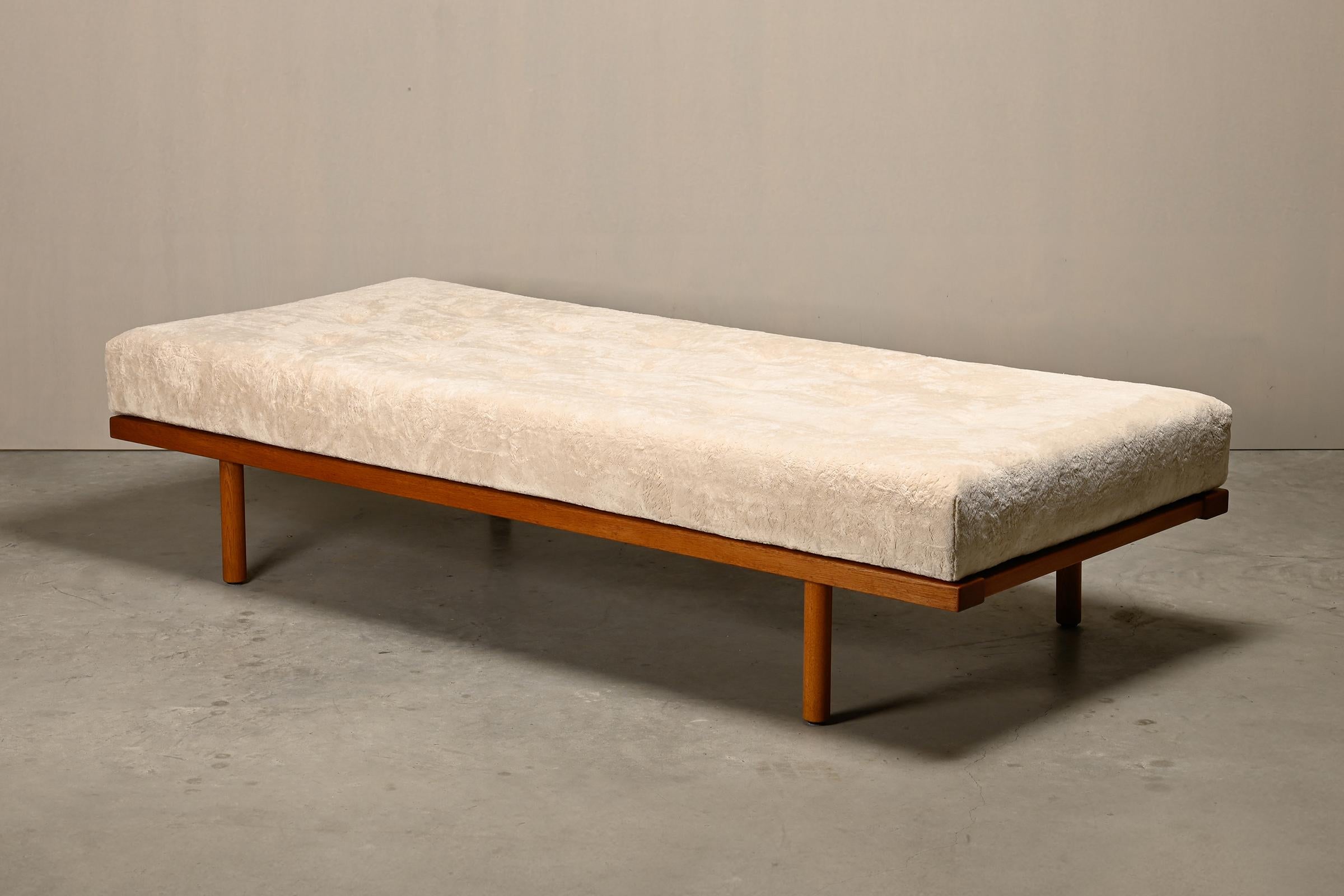 Scandinavian modern sofa bed, Model 190, designed by Børge Mogensen for Fredericia Stolefabrik, Denmark. Solid oak frame with ash slats. Very good condition with some signs of wear and refinished with oil. New mattress covered with an