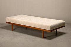 Børge Mogensen Daybed Oak and Almond colored fabric, Fredericia Stolefabrik
