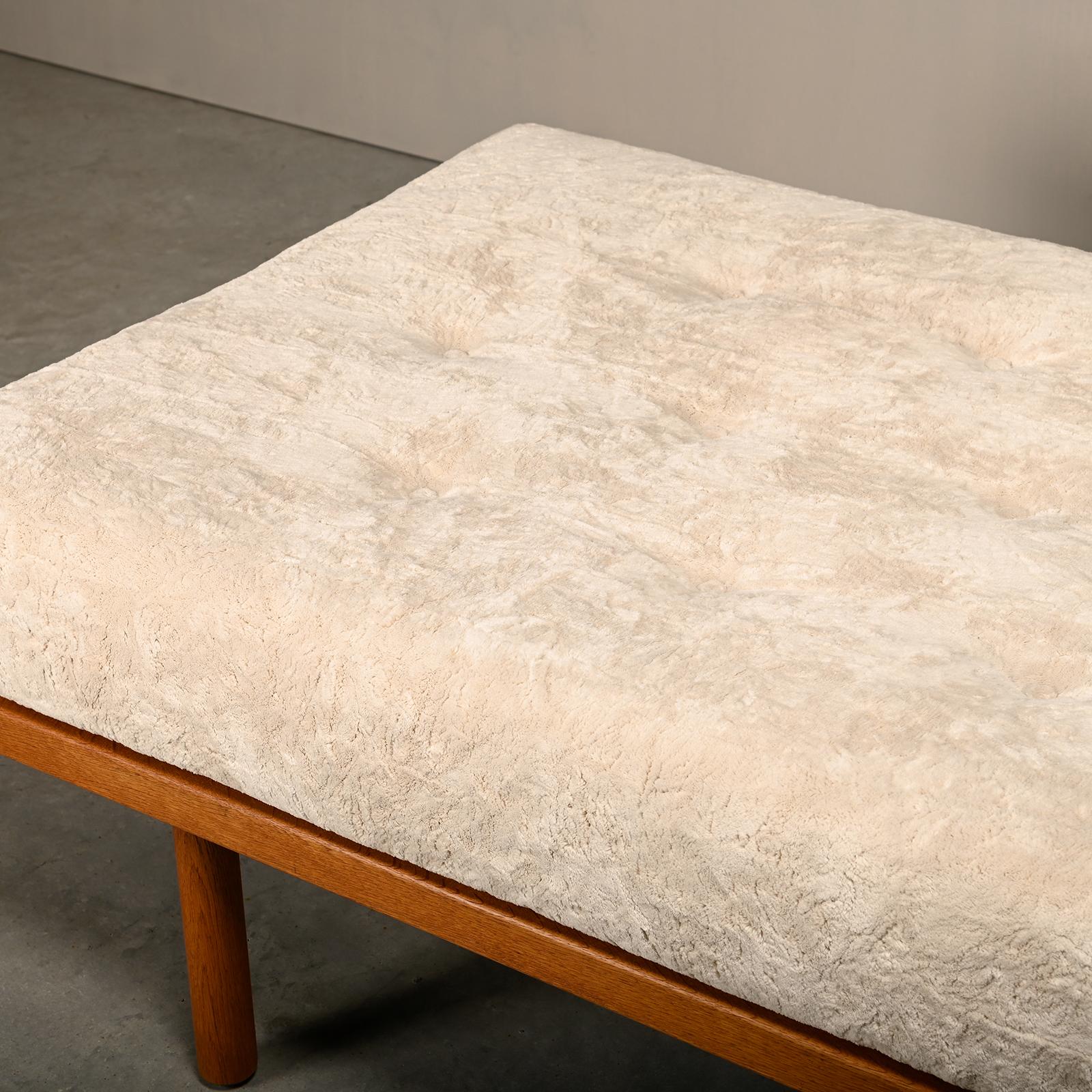 Fabric Børge Mogensen Daybed Oak and Almond colored fabric, Fredericia Stolefabrik