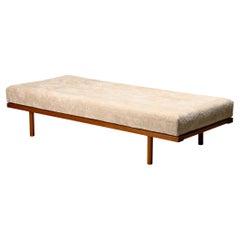 Børge Mogensen Daybed Oak and Almond colored fabric, Fredericia Stolefabrik