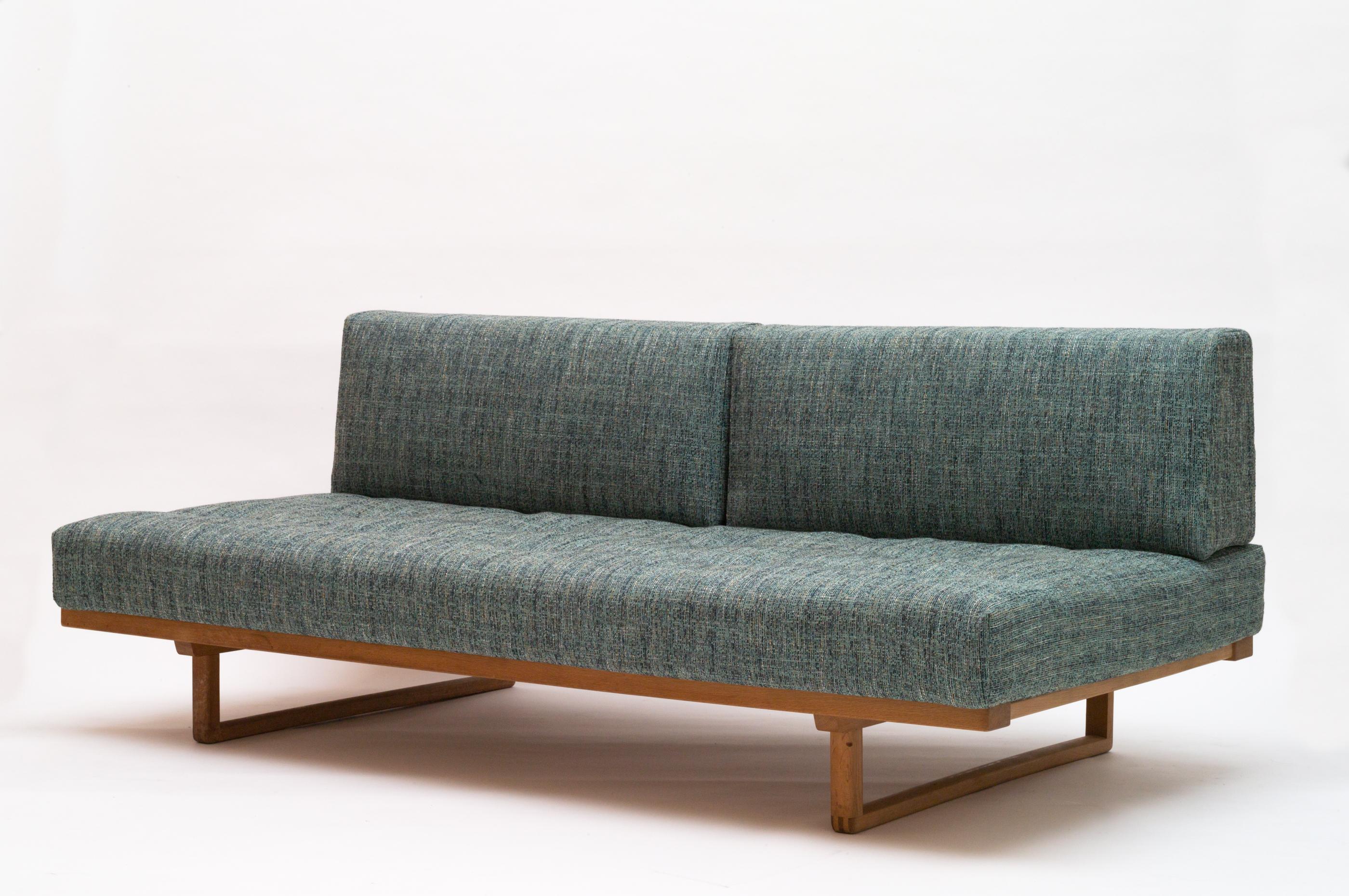 Oak daybed/sofa designed by Børge Mogensen for Fredericia Stolefabrik in Denmark 1950s. Original spring cushions newly reupholstered in 
