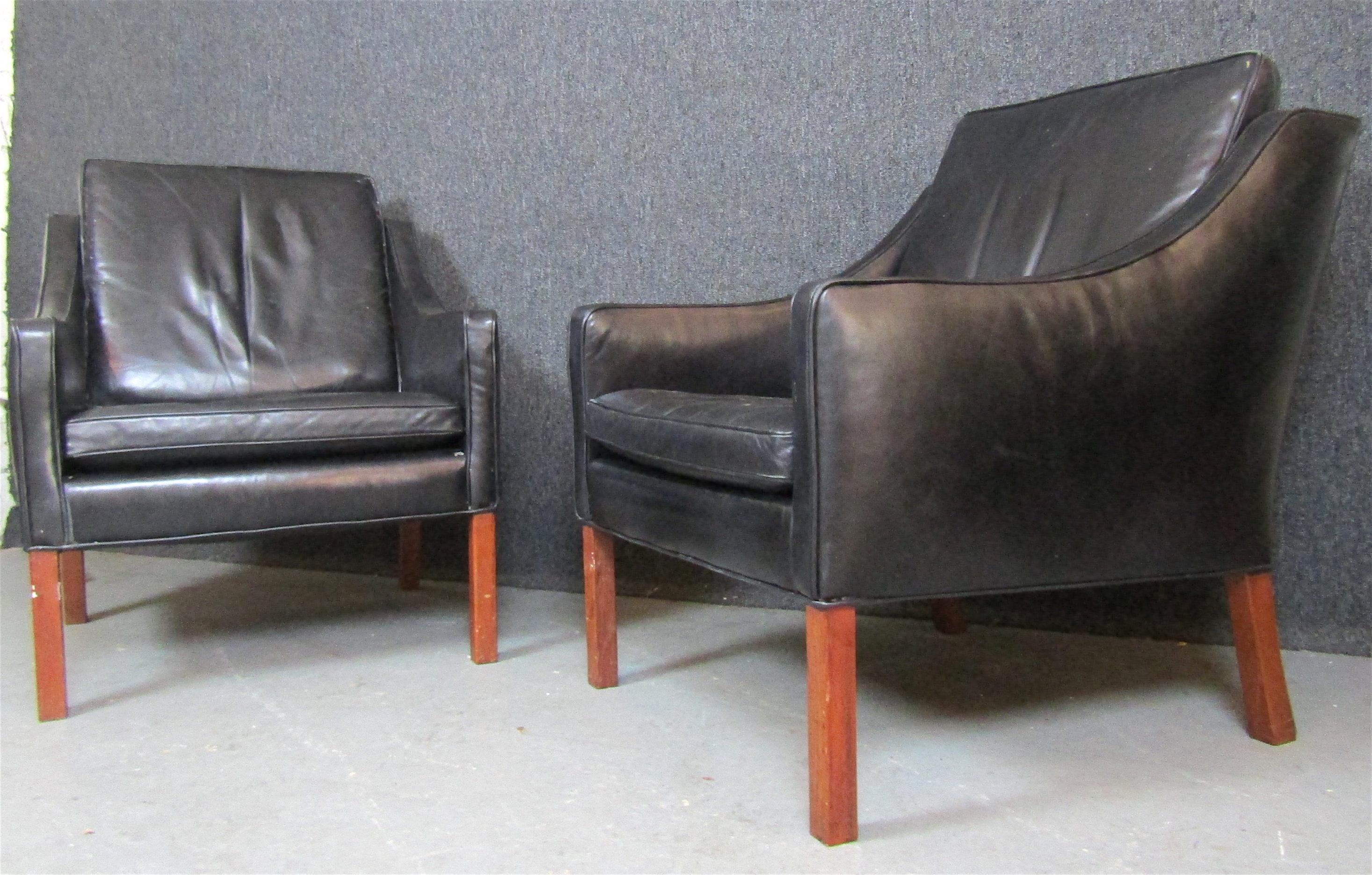 Mid-century modern leather lounge chairs by Borge Mogensen. Timeless Danish design for your modern home or office.
Please confirm location NY or NJ