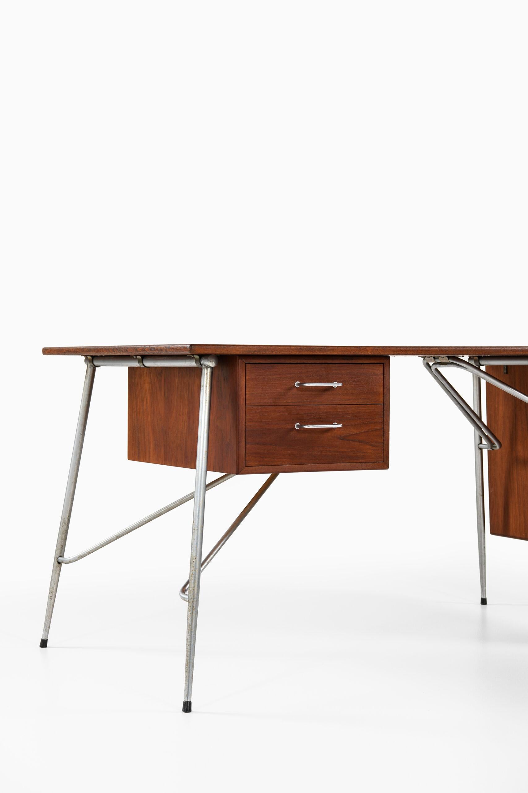 Børge Mogensen Desk Produced by Søborg Møbler in Denmark For Sale 4