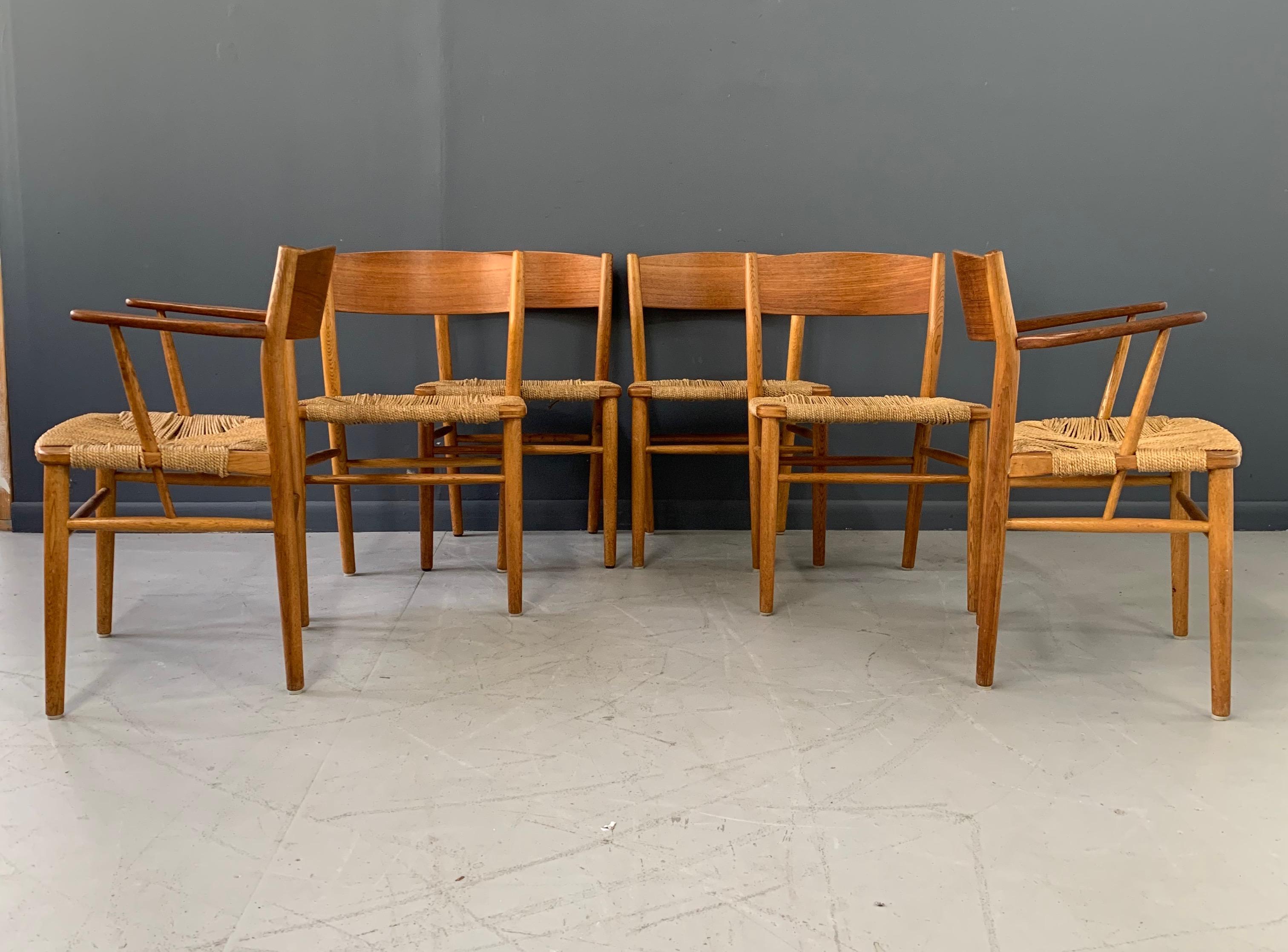 Beautiful set of six dining chairs in oak and seagrass by Børge Mogensen.