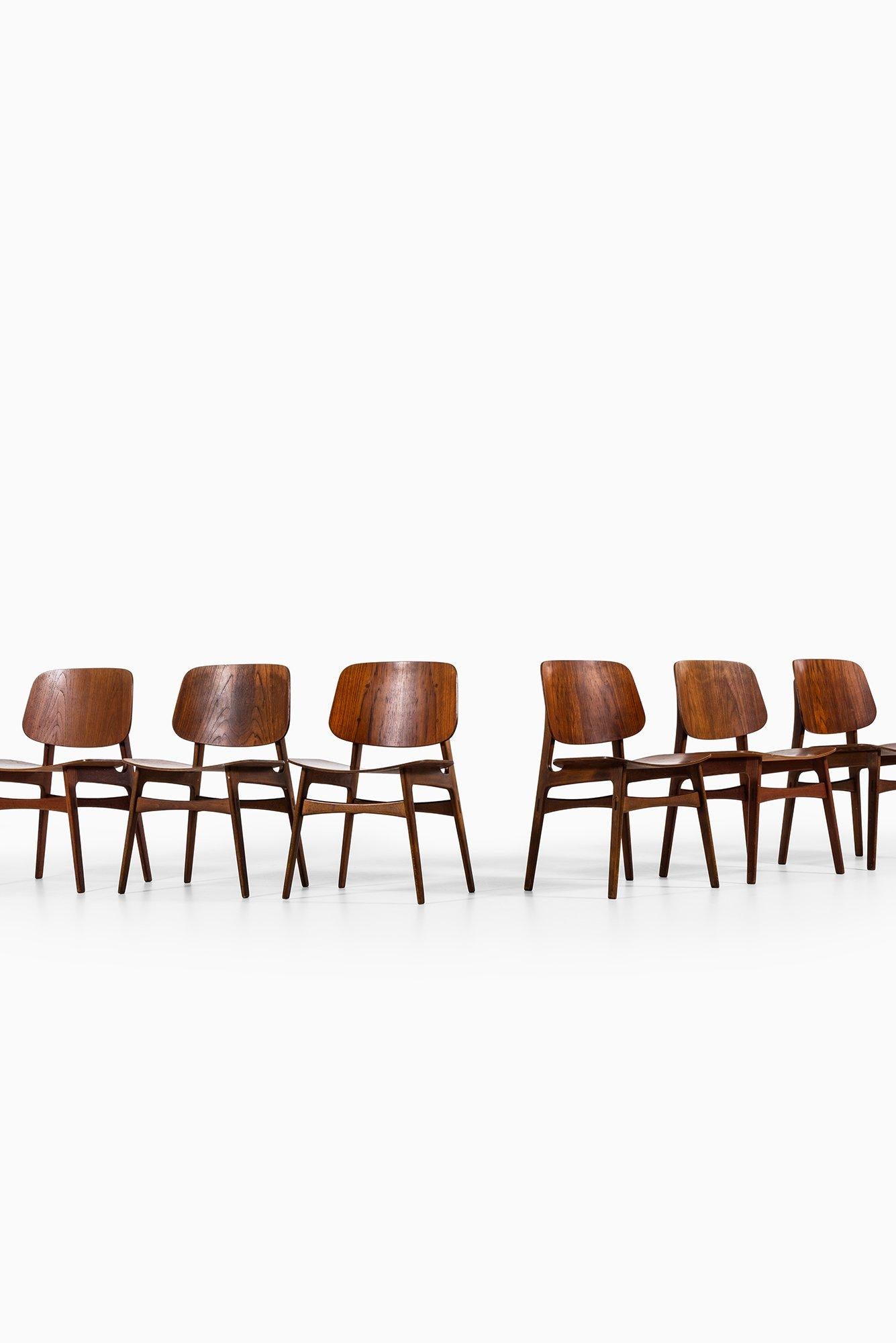 Rare set of 6 dining chairs model 122 / shell chair designed by Børge Mogensen. Produced by Søborg Møbler in Denmark.