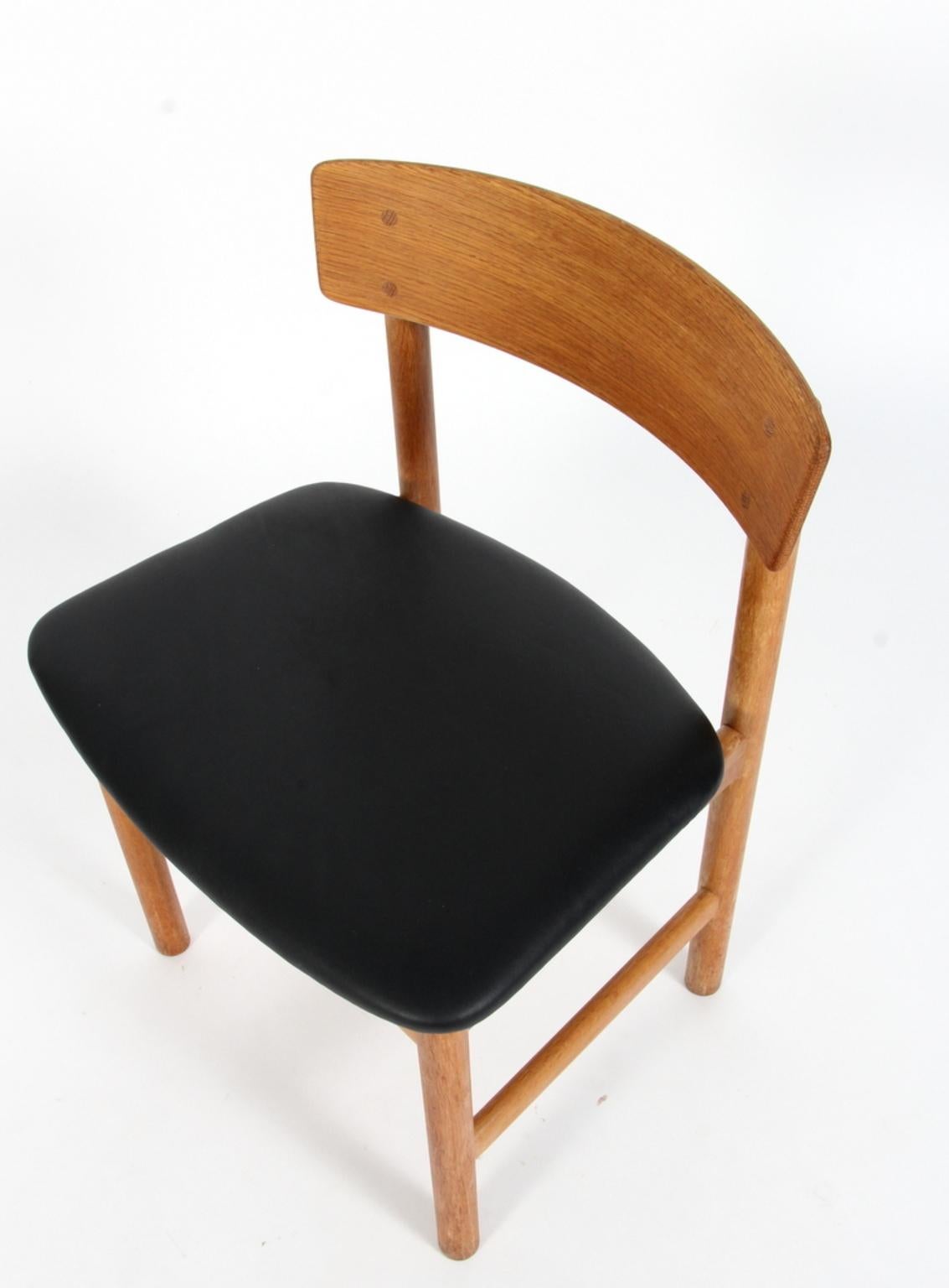 Børge Mogensen dining chairs made of massive oak and new upholstered with black Nevada aniline leather.

Model 3236, made by Fredericia Furniture.