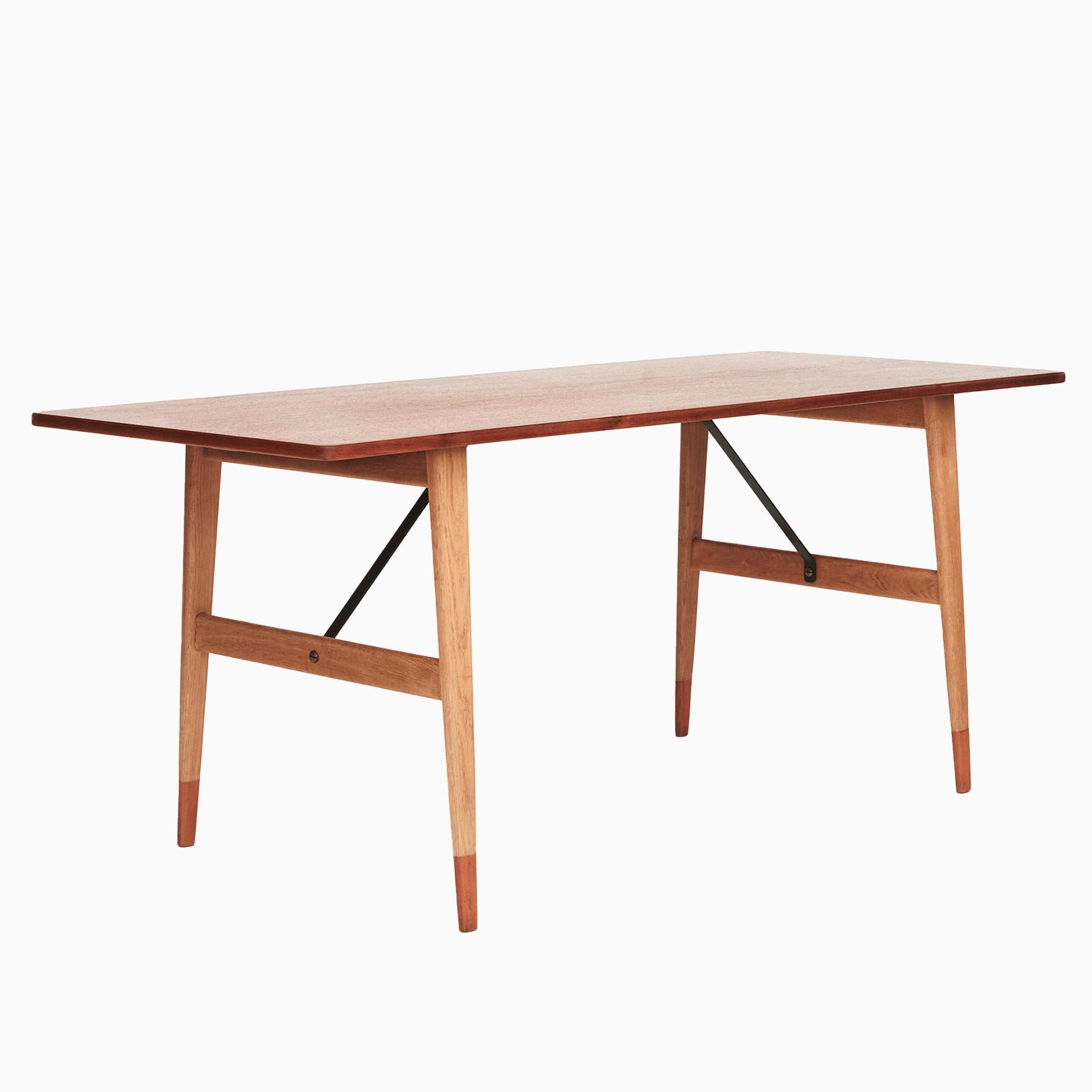 Børge Mogensen Dining Table in Teak and Oak In Good Condition In Kastrup, DK