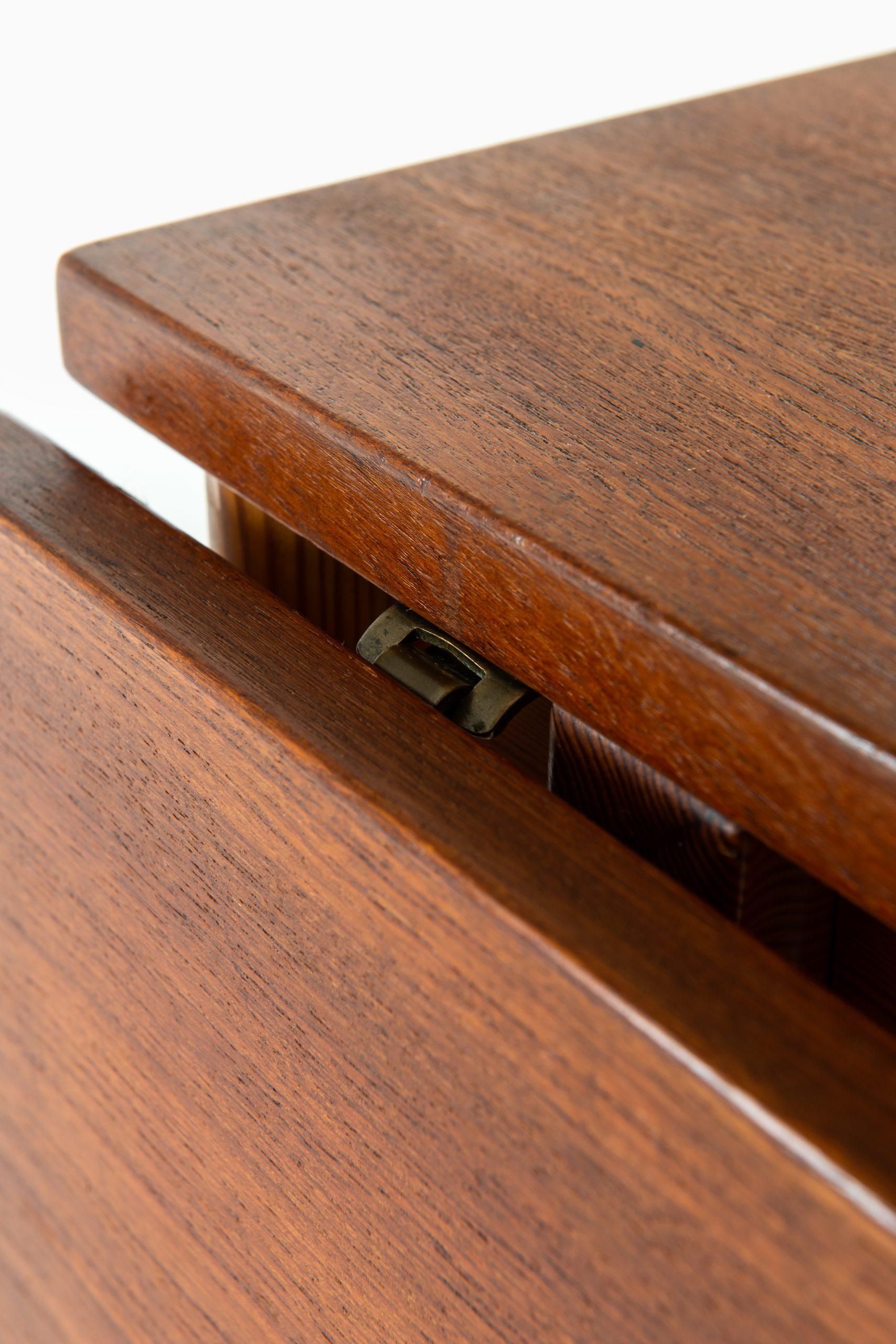 Milieu du XXe siècle Table de salle à manger Brge Mogensen produite par Svensk Fur en Suède en vente