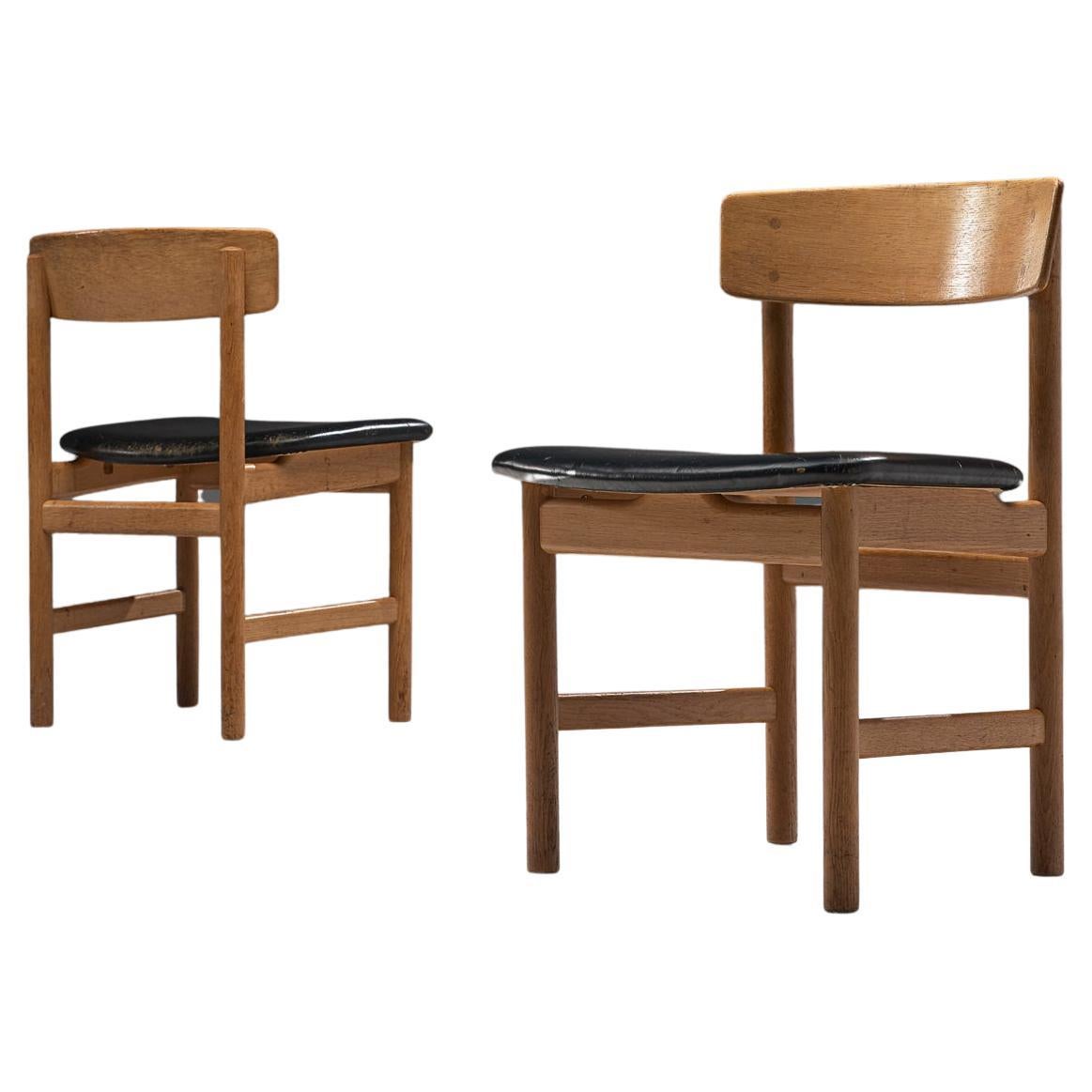Børge Mogensen Early Pair of Dining Chairs in Oak and Leather  For Sale