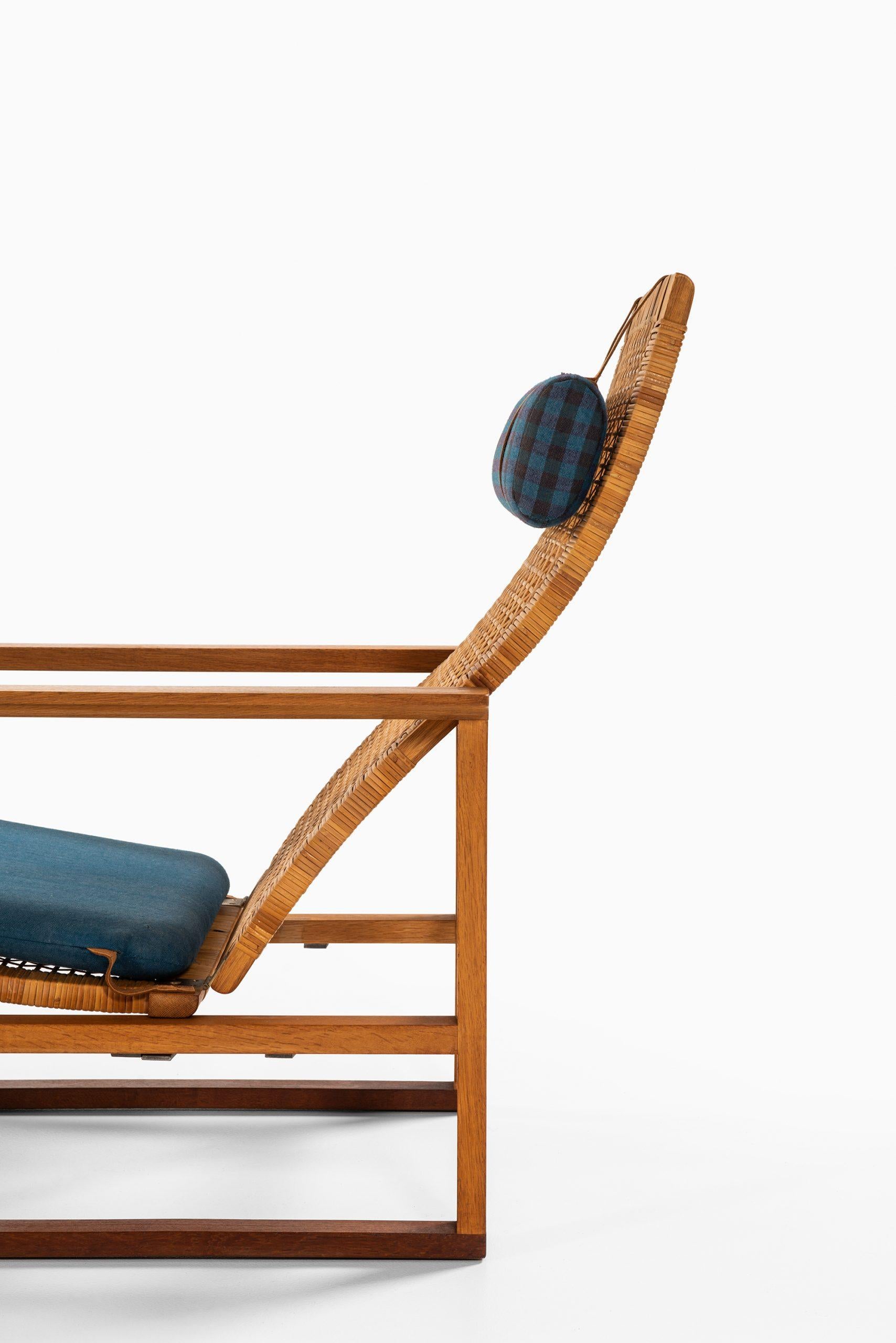 Mid-20th Century Børge Mogensen Easy Chair Bm-2254 with Stool by Fredericia Stolefabrik