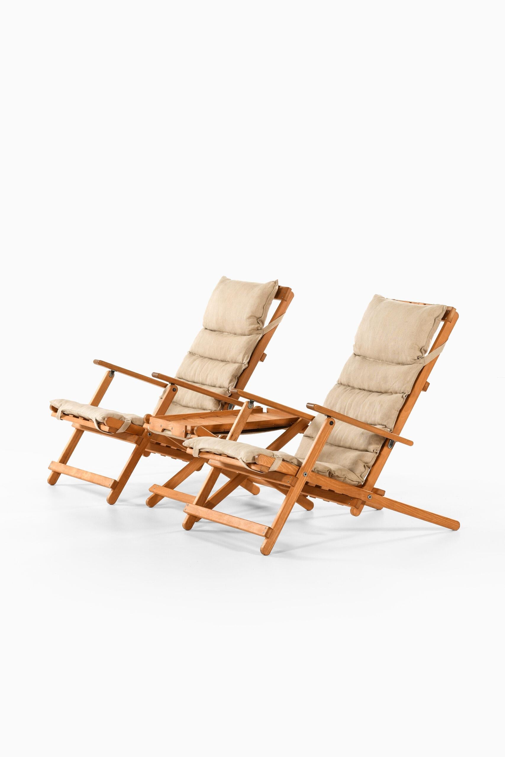 Rare set of easy chairs and side tables designed by Børge Mogensen. Produced by Søborg Møbler in Denmark.
Dimensions chairs (W x D x H): 60,5 x 95 x 87 cm, SH: 36 cm.
Dimensions table (W x D x H): 58 x 44,5 x 38 cm.