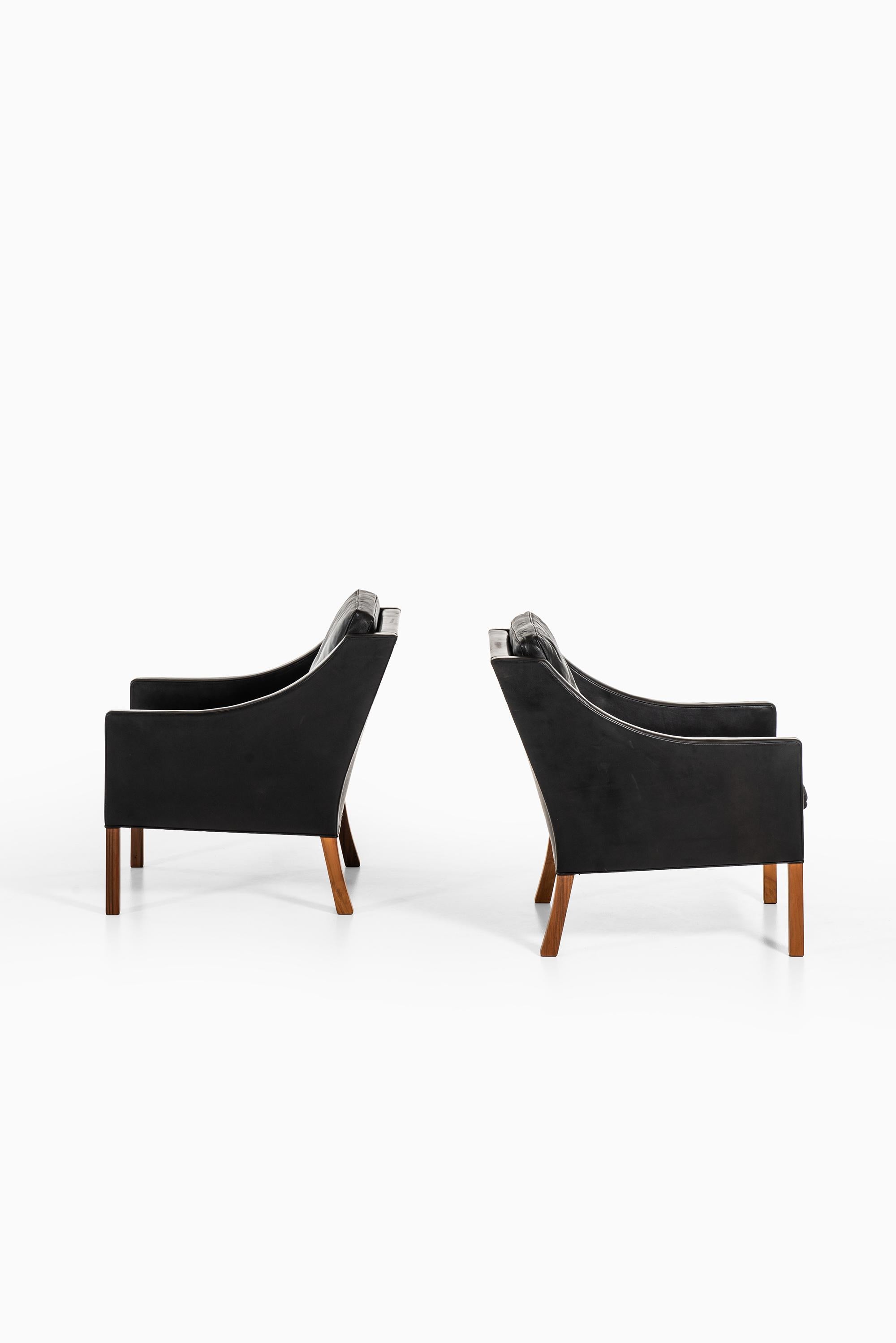 Scandinavian Modern Børge Mogensen Easy Chairs Model 2207 by Fredericia Stolefabrik in Denmark For Sale