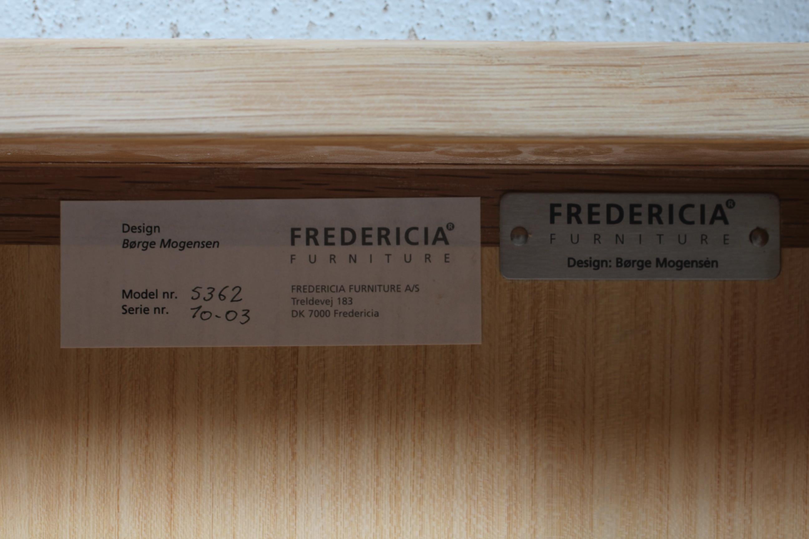 Børge Mogensen Extendable Coffee Table 5362 in Oak by Fredericia Stolefabrik In Good Condition In Aarhus C, DK