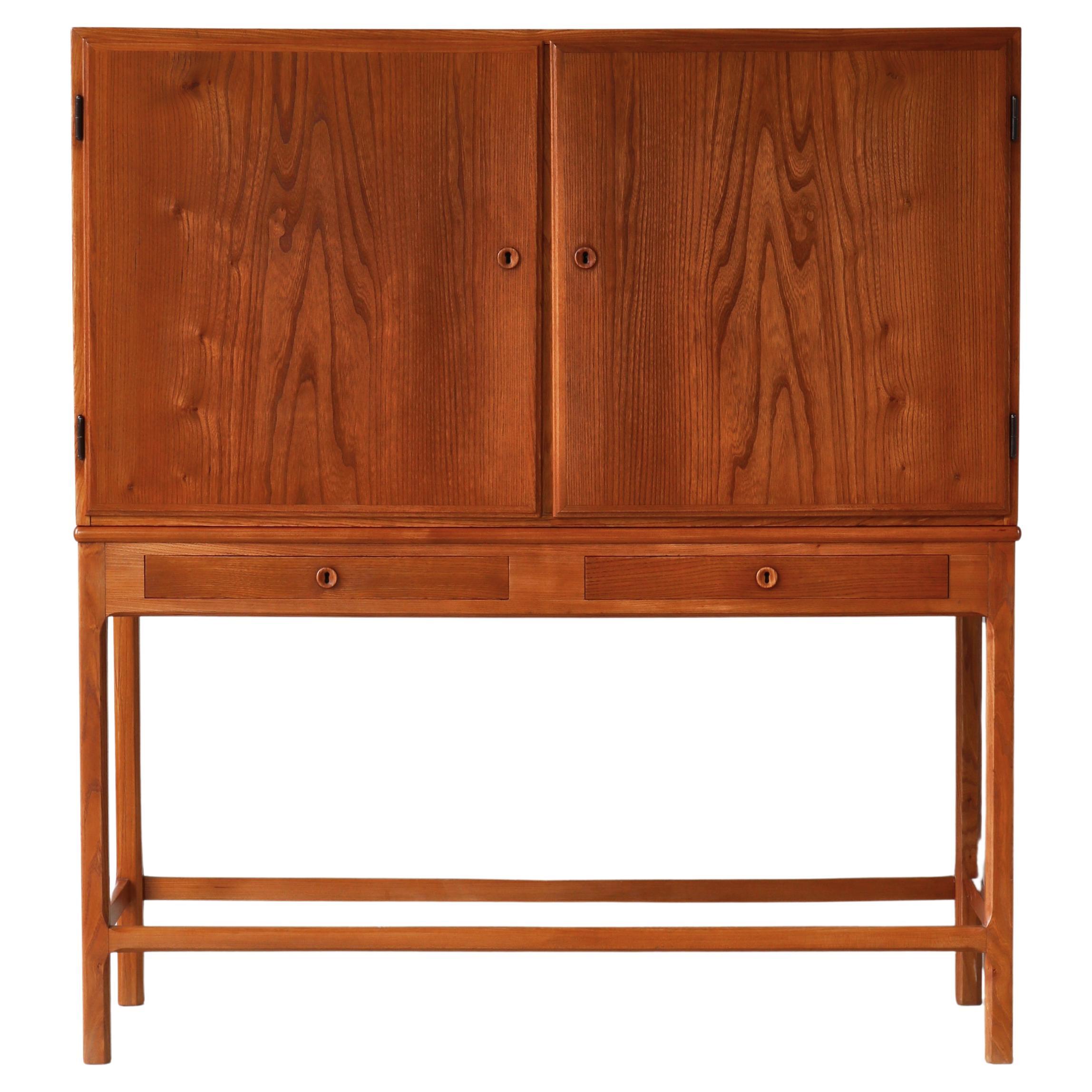 Børge Mogensen "FDB" Cabinet in Elm and Pinewood, 1940s Danish Modern For Sale