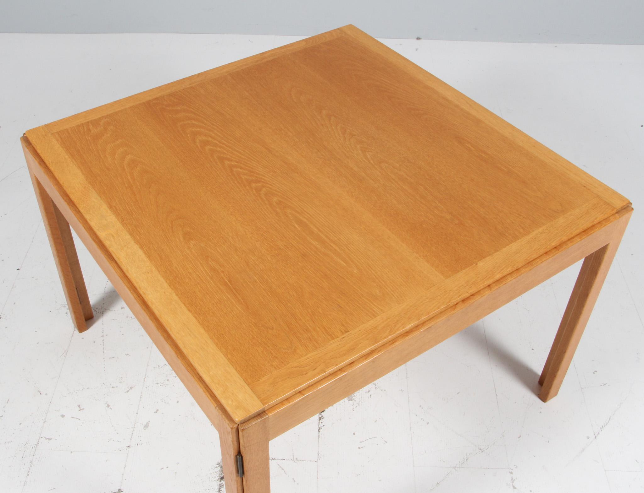 Scandinavian Modern Børge Mogensen foldable Coffee Table, lacquered oak, model 5383 For Sale