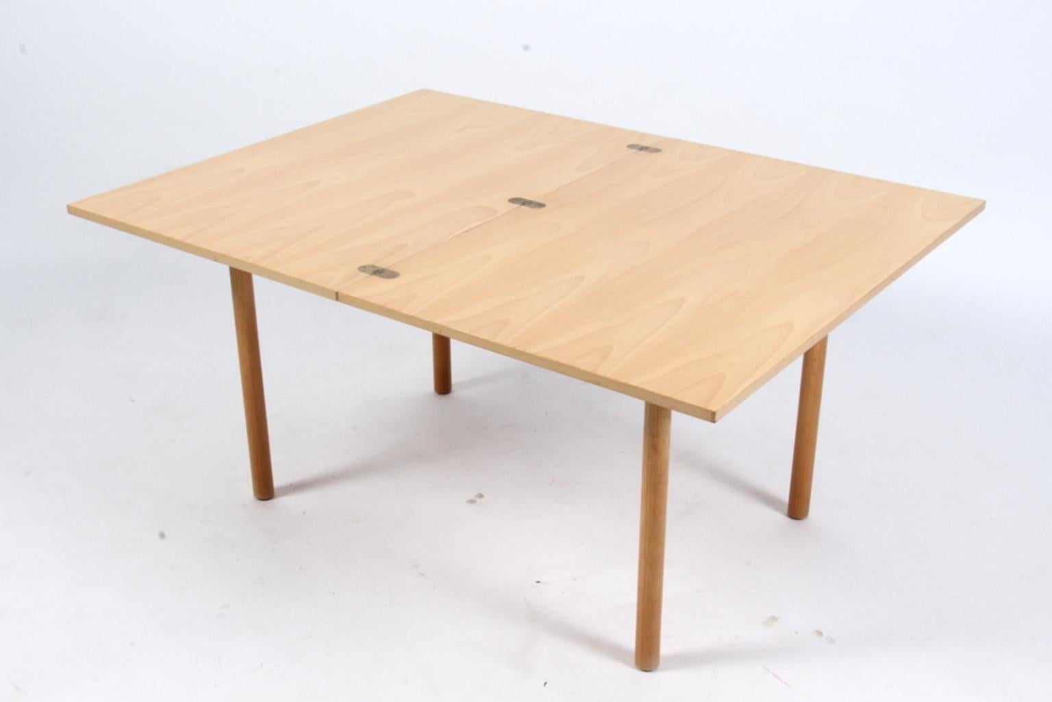 Børge Mogensen Folding Table, Model 4500, in Beech, Fritz Hansen, 1989 In Good Condition In Esbjerg, DK