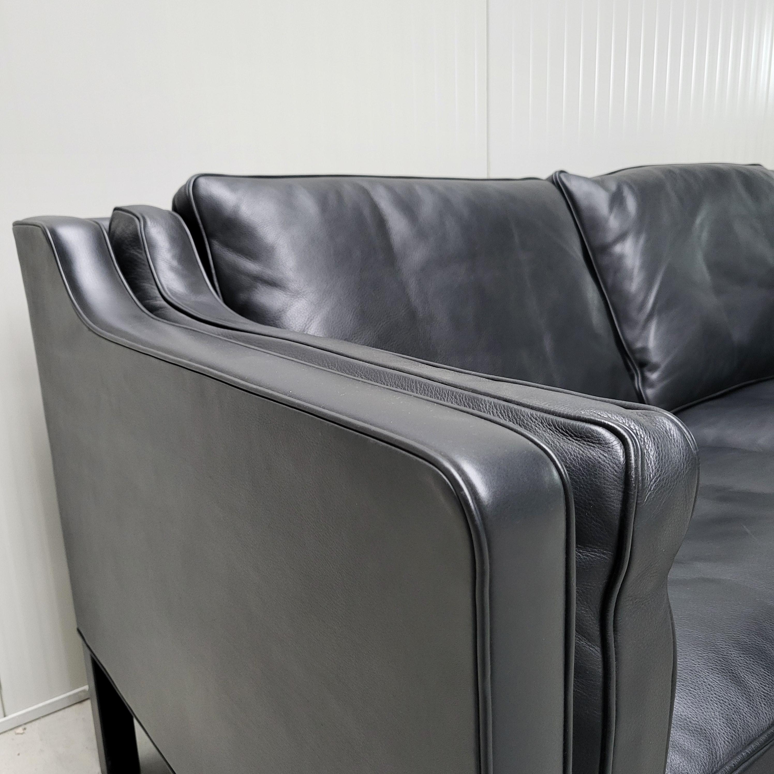 Hand-Crafted Børge Mogensen for Fredericia 2er Sofa Mod. 2212 Denmark For Sale