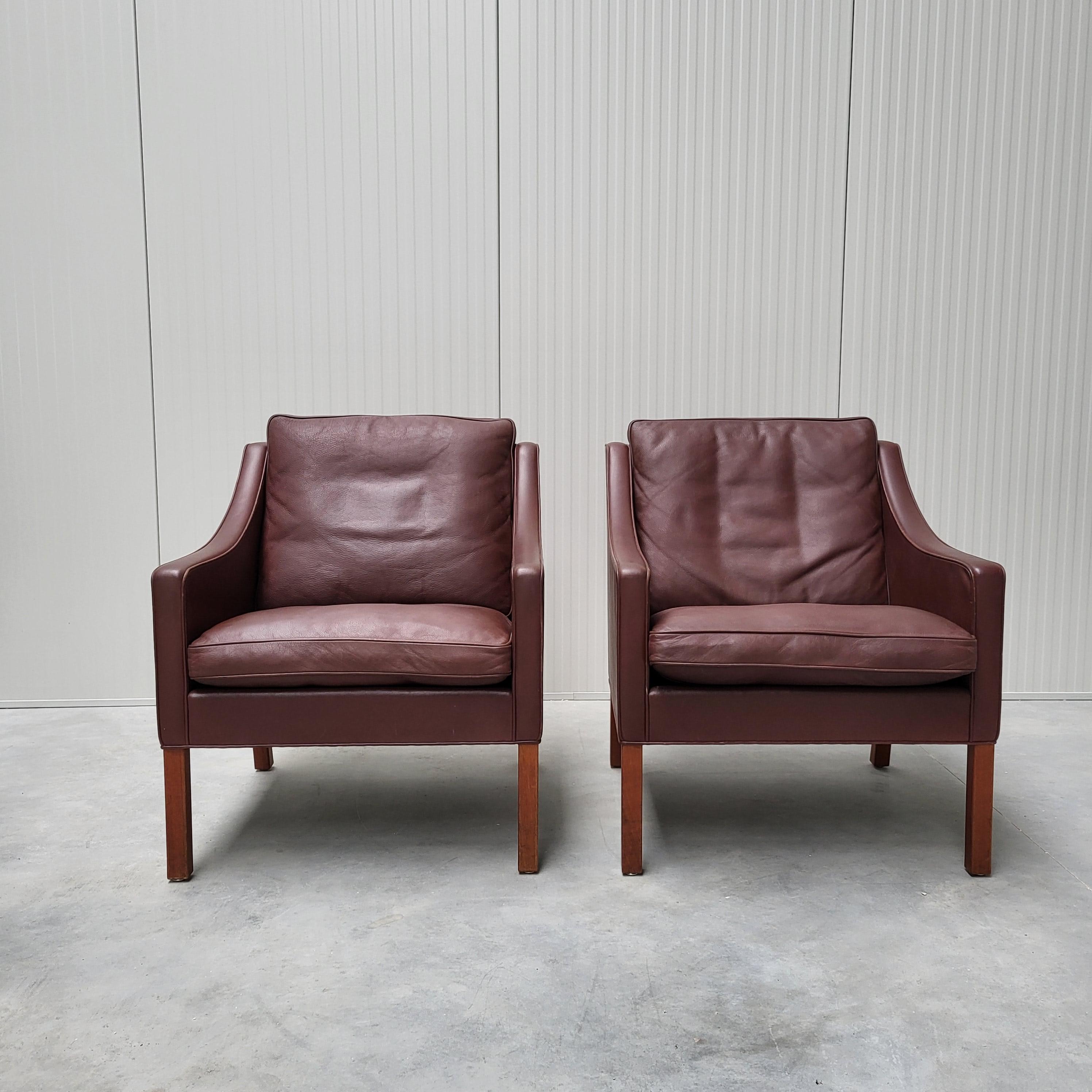 Amazing club chairs mod. BM2207 designed by Børge Mogensen and produced by Fredericia Stolefabrik in Denmark, 1962.

The set comes in a great original condition with a wonderful brown leather upholstery at its best.
Highest quality standard by