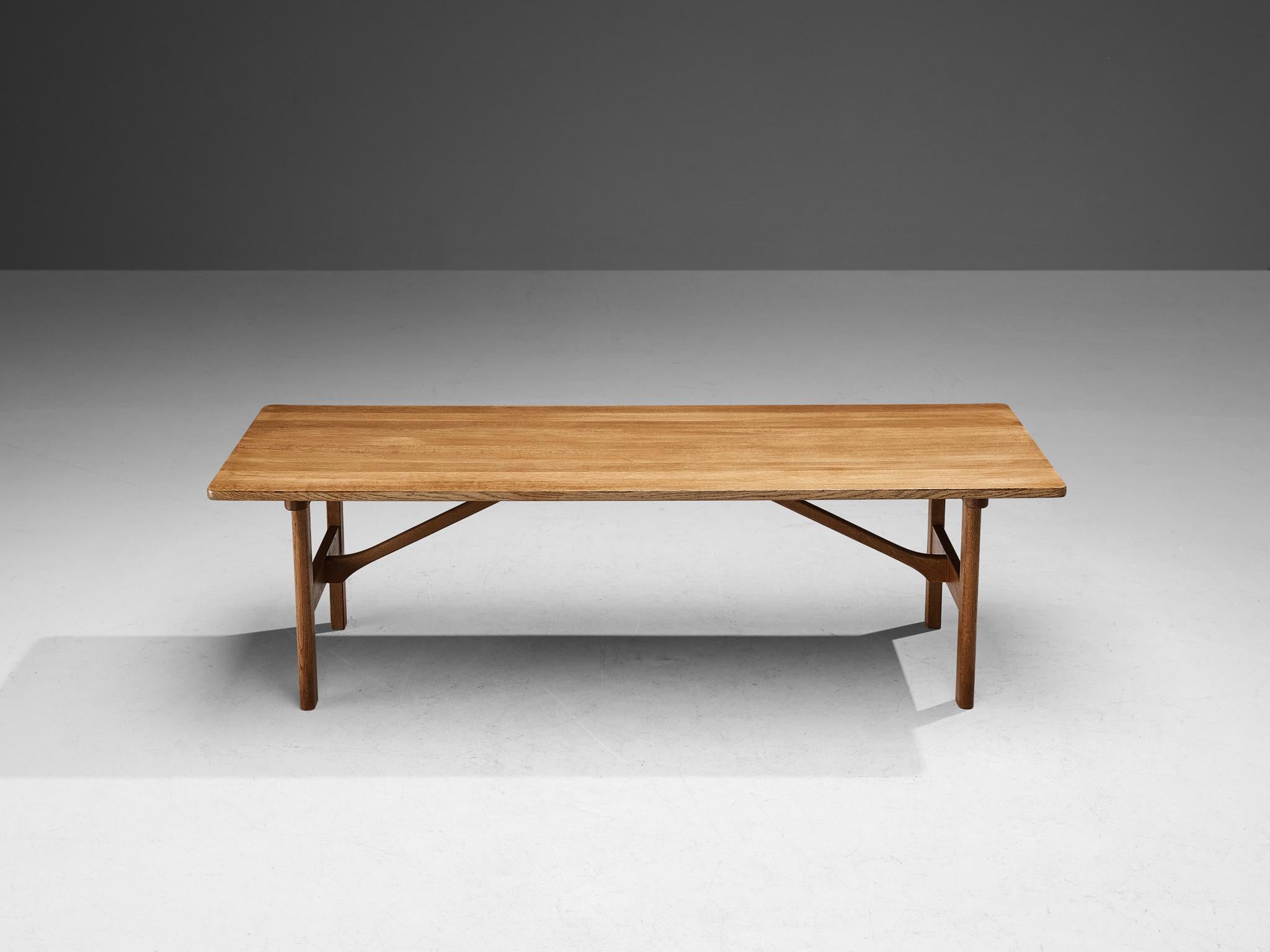 Børge Mogensen for Fredericia Stolefabrik, coffee table model '5268', oak, Denmark, 1967

The design shows a strong and solid construction executed in oak. This is realized by the sharp and clear lines which are visible at the edges of the top and