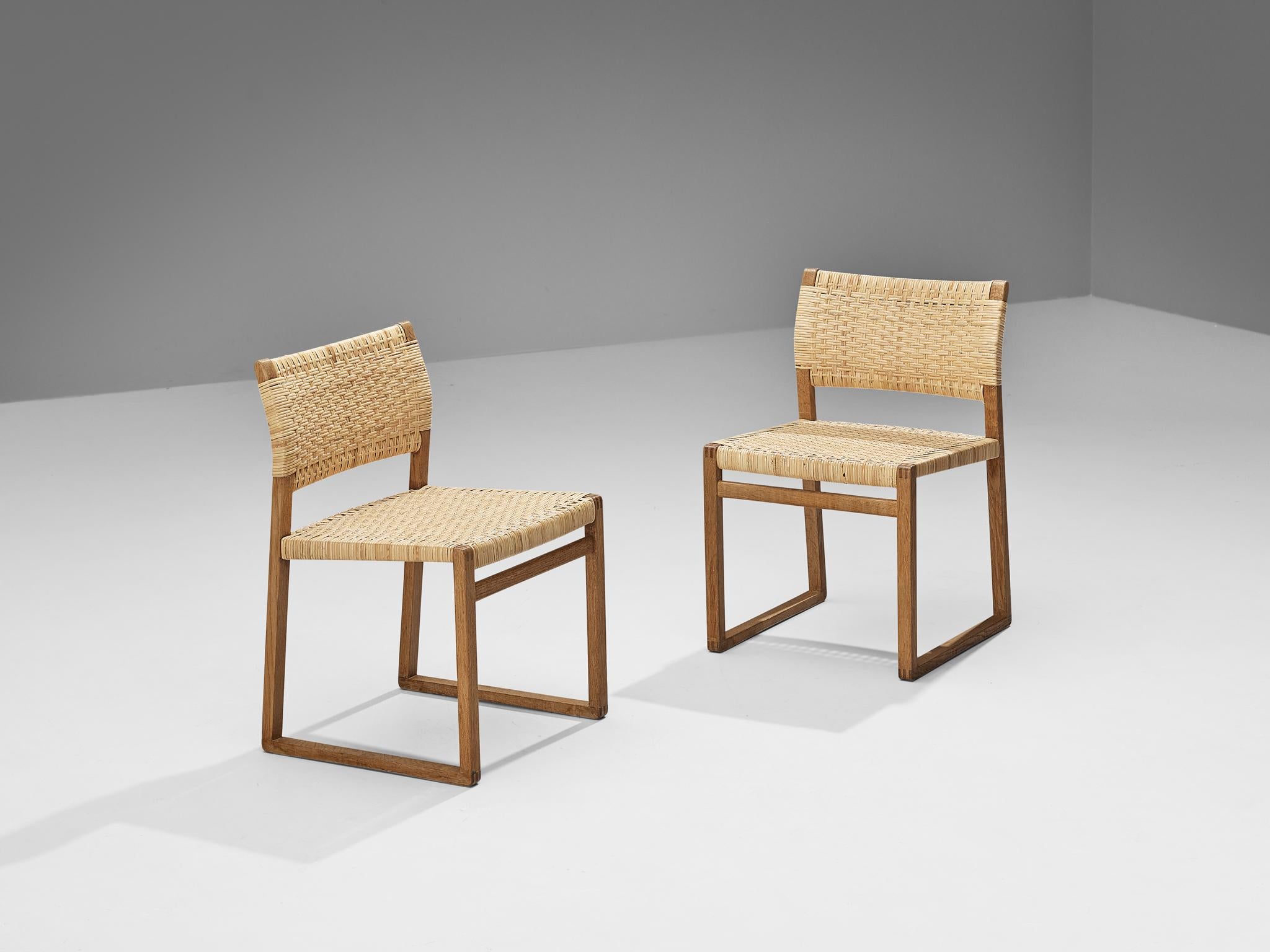 Børge Mogensen for Fredericia, dining chairs model ‘BM 61’, oak, cane wicker, Denmark, 1950s

This naturalistic looking chair is characterized by a splendid design featuring simple shapes and authentic materials. The frame is composed of slender