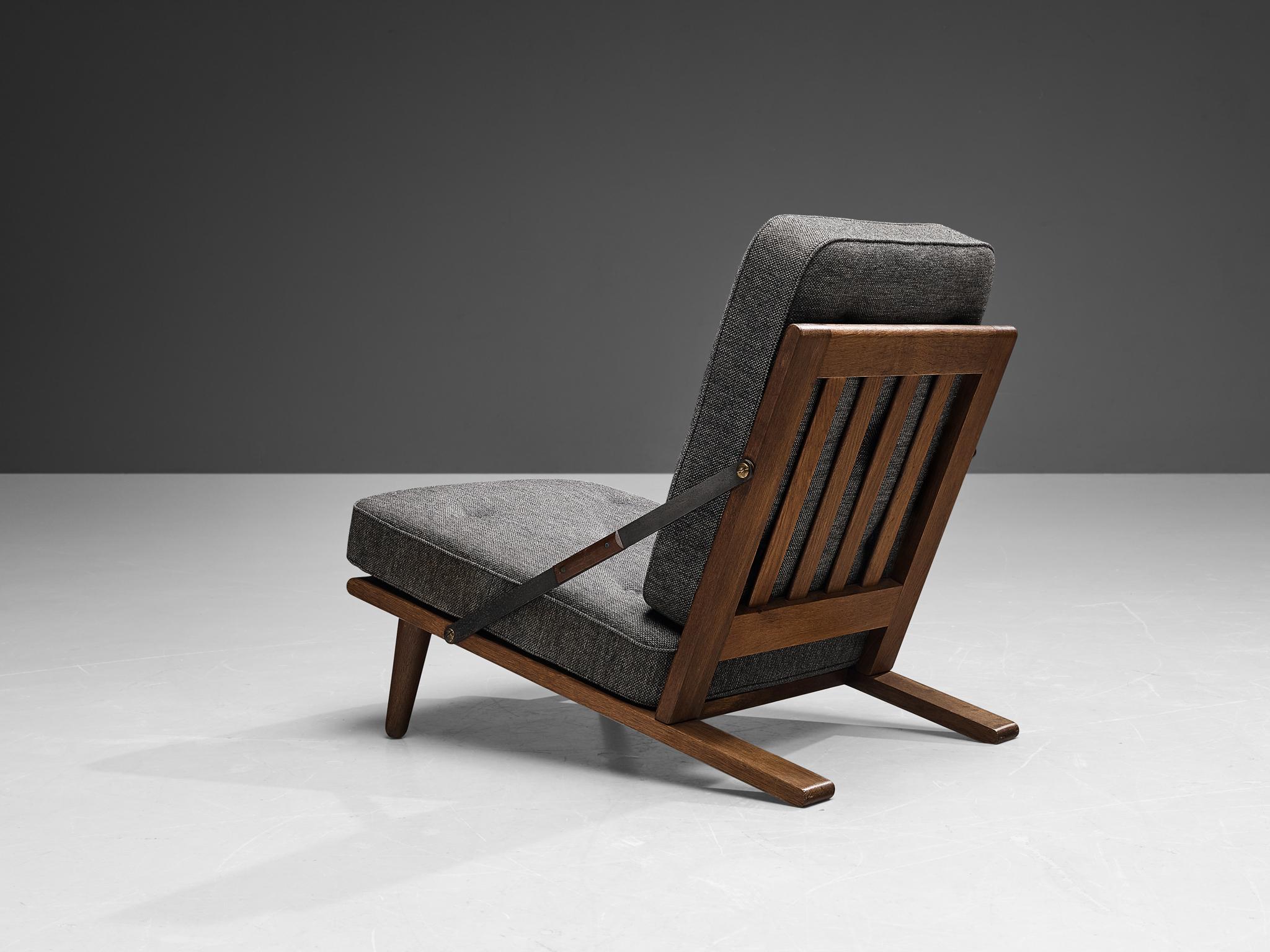Børge Mogensen for Fredericia, hunting chair, model AG 240-11, oak, teak, metal, wool, Denmark, 1954. 

Rare hunting chair designed by one of Denmark's masters of mid-century design; Børge Mogensen. This distinctive design has a very strong