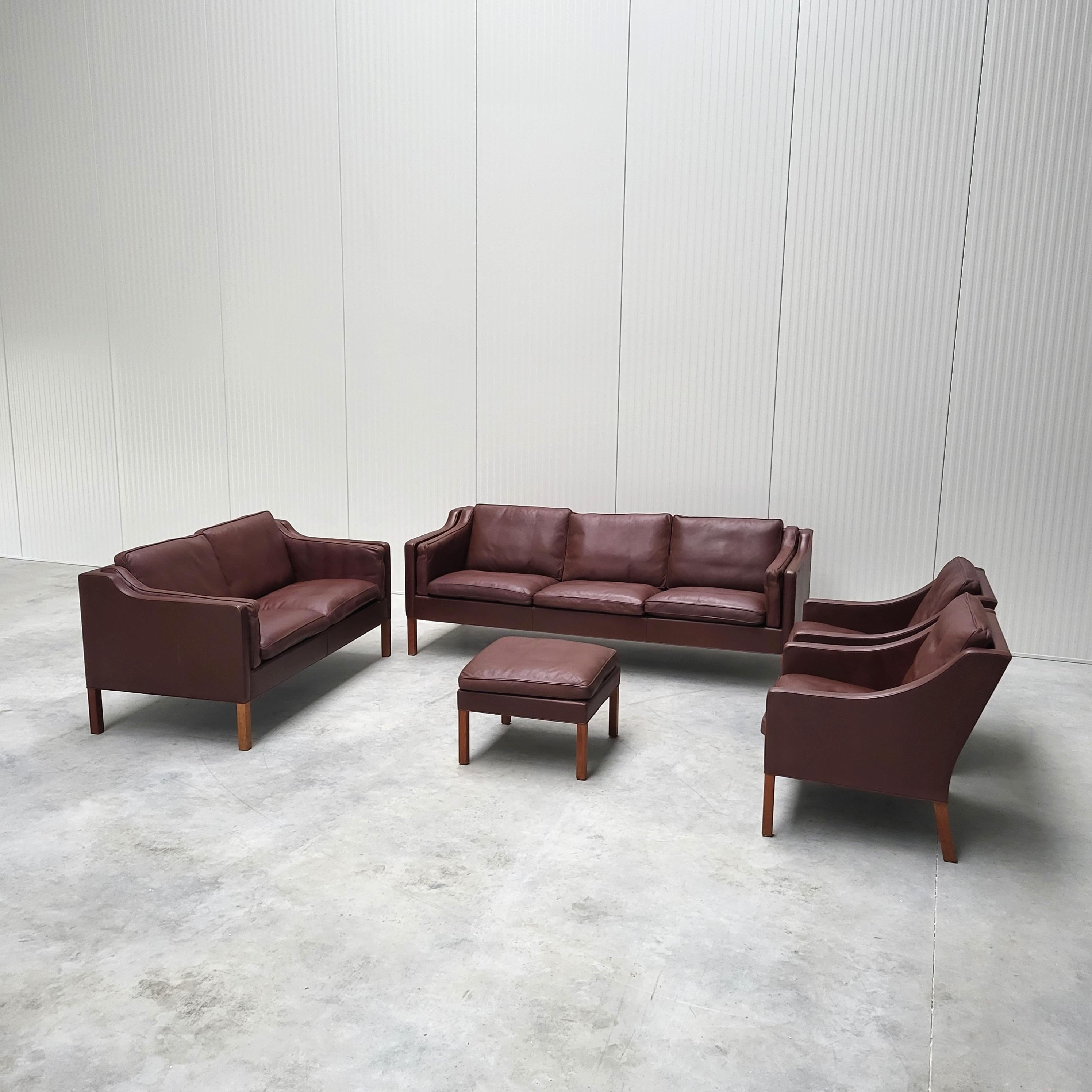 Amazing living room set 3-seater sofa mod. BM2213, 2-seater sofa mod. 2212, 2x club chairs mod. 2207 and ottoman mod. 2202 designed by Børge Mogensen and produced by Fredericia Stolefabrik in Denmark, 1962.

The set comes in a great original
