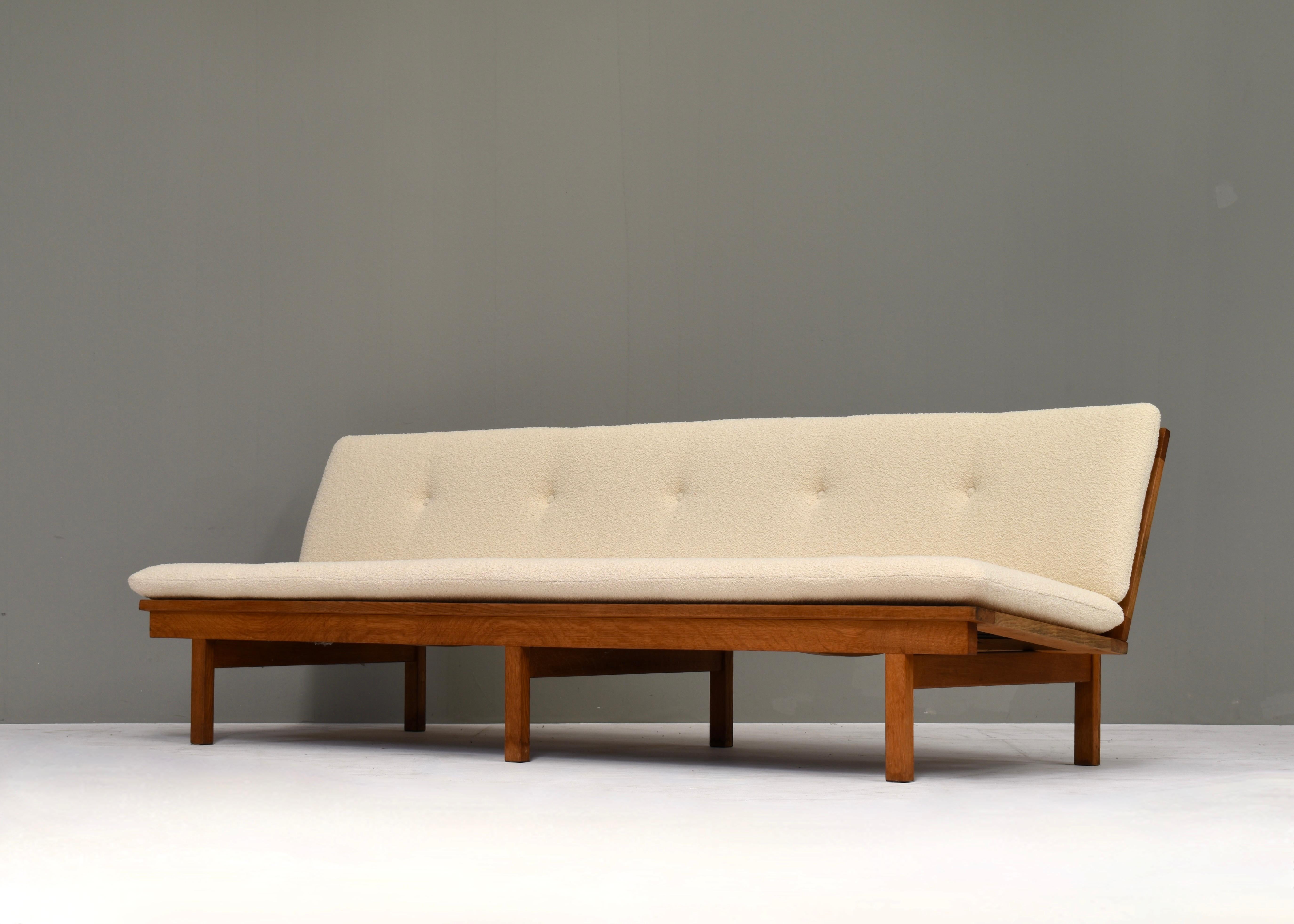 Børge Mogensen sofa in solid oak and new bouclé fabric - Denmark, circa 1950.
New upholstery and foam filling.
Beautiful boucle fabric from Paris, France.

Designer: Børge Mogensen
Manufacturer: Fredericia
Country: Denmark
Model: 2219 4-seat bench