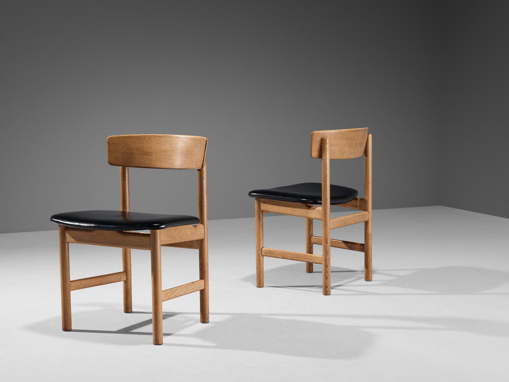Børge Mogensen for Søborg Møbler, pair of dining chairs, model 3236, oak, leather, Denmark, 1956

This design features a geometric backrest that slightly curves to provide comfort for the user. Space between the back and the seat creates an airy and