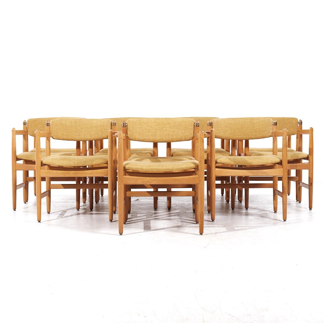 Børge Mogensen pour Karl Andersson & Söner Chaises de salle à manger en chêne danois du milieu du siècle - Lot de 12

Chaque chaise mesure : 24 large x 21 profond x 29.5 pouces de haut, avec une hauteur d'assise de 17.75 et une hauteur d'accoudoir