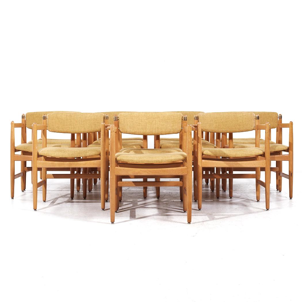 Børge Mogensen pour Karl Andersson & Söner Chaises de salle à manger en chêne danois du milieu du siècle - Lot de 16

Chaque chaise mesure : 24 large x 21 profond x 29.5 pouces de haut, avec une hauteur d'assise de 17.75 et une hauteur d'accoudoir