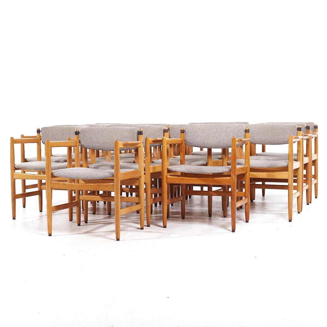 Børge Mogensen für Karl Andersson & Söner MCM Dänische Eiche Esszimmerstühle - Set 16 (Moderne der Mitte des Jahrhunderts) im Angebot