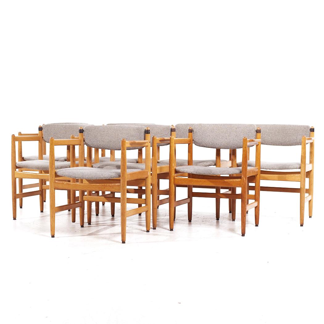 Børge Mogensen pour Karl Andersson & Söner Chaises de salle à manger en chêne danois du milieu du siècle - Lot de 8

Chaque chaise mesure : 24 large x 21 profond x 29.5 pouces de haut, avec une hauteur d'assise de 17.75 et une hauteur d'accoudoir de